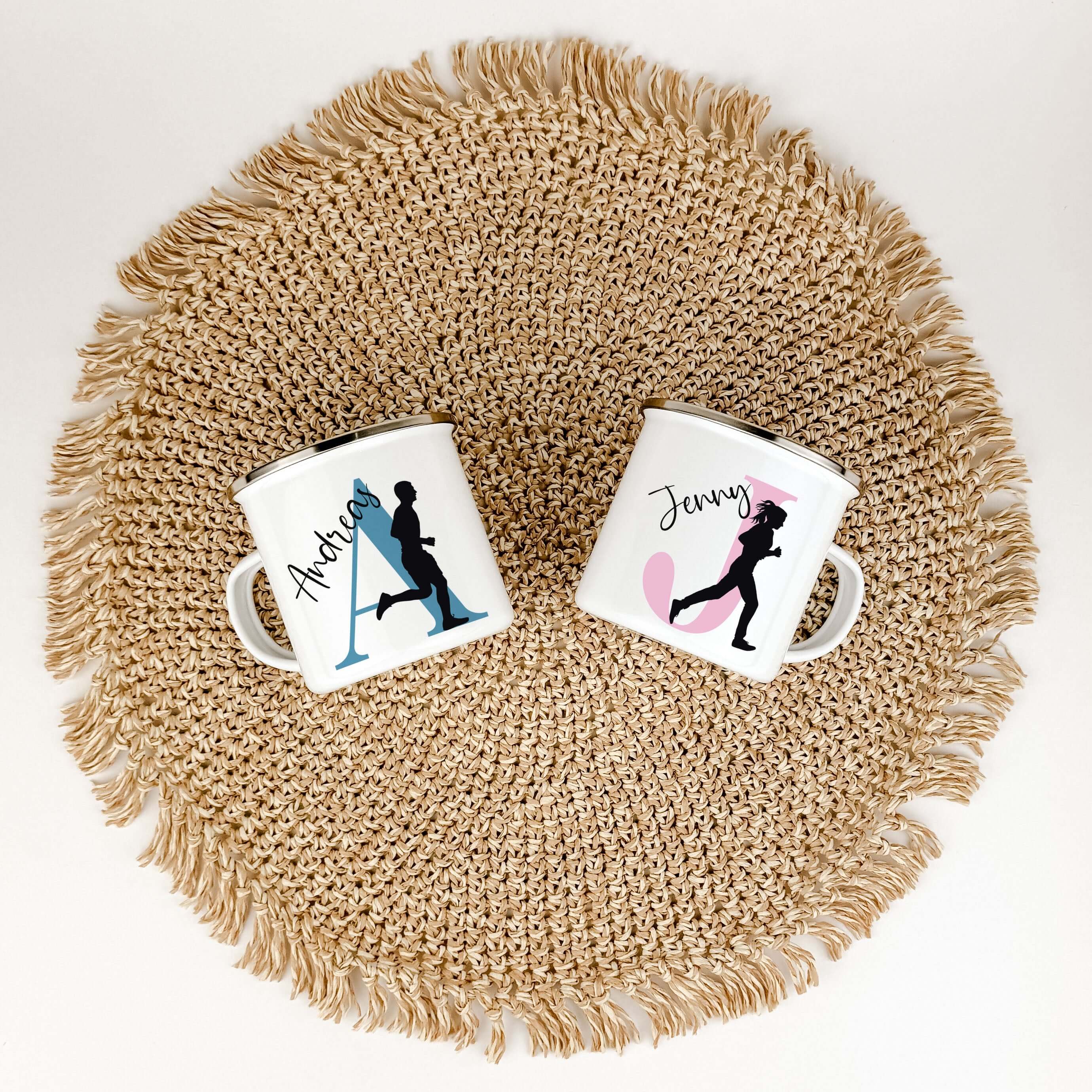 Emaille Tasse mit Namen Laufen-famprints-Emaille Tasse-Entdecke die personalisierte Emaille Tasse mit deinem Namen und Initial! Diese Tasse bietet dir nicht nur ein einzigartiges Trinkerlebnis, sondern wird auch schnell zu deinem Lieblingsbegleiter beim S