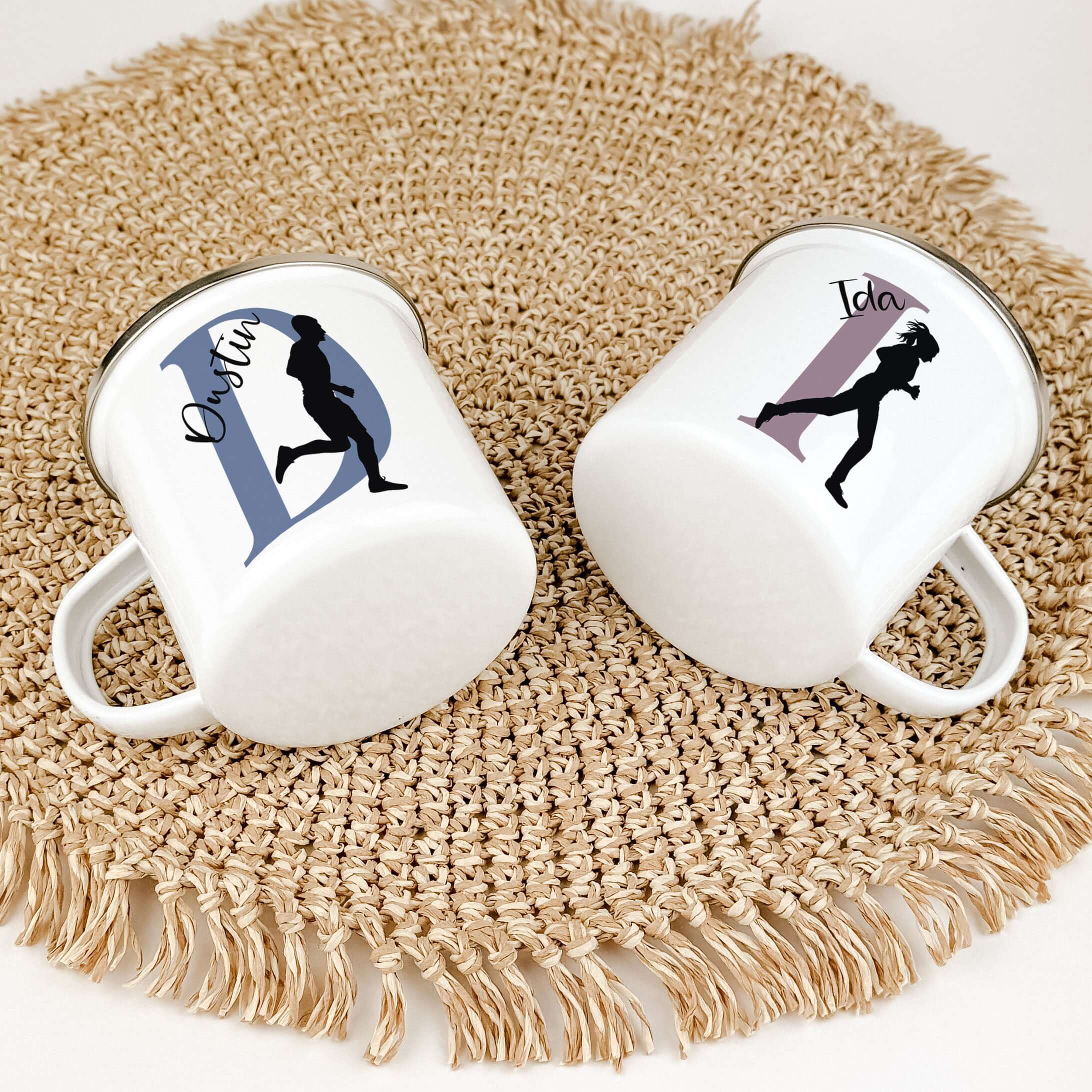 Emaille Tasse mit Namen Laufen-famprints-Emaille Tasse-Entdecke die personalisierte Emaille Tasse mit deinem Namen und Initial! Diese Tasse bietet dir nicht nur ein einzigartiges Trinkerlebnis, sondern wird auch schnell zu deinem Lieblingsbegleiter beim S