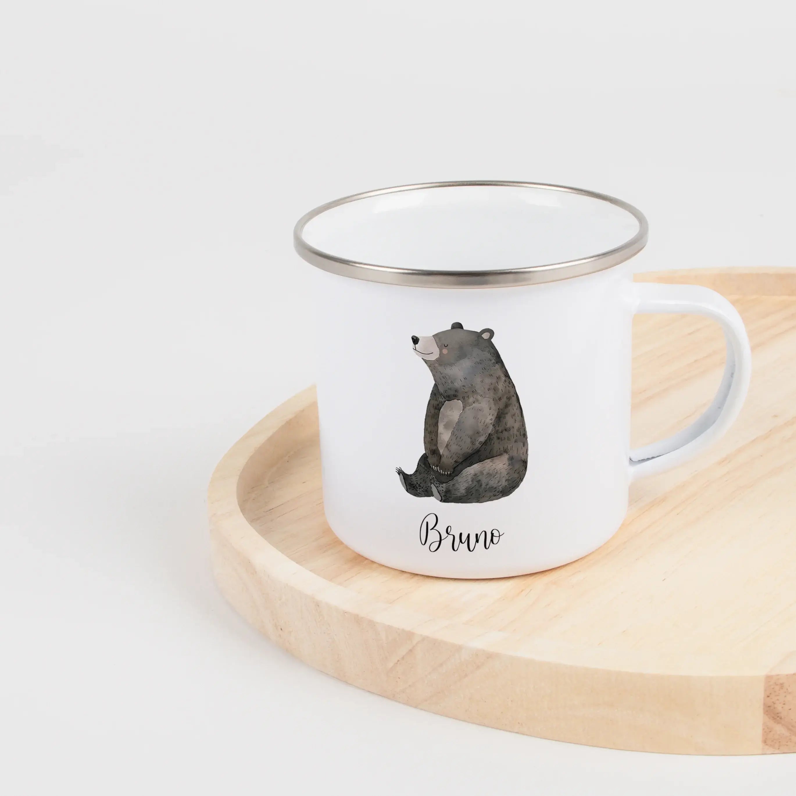 Emaille Tasse Bär No1-Emaille Tasse-famprints-Die Emaille Tasse Bär No1 ist eine liebevoll personalisierte Tasse für Kinder, die den Alltag ein kleines Stück besonderer macht. Das freundliche Bärenmotiv im sanften Aquarellstil wird mit deinem Wunschnamen