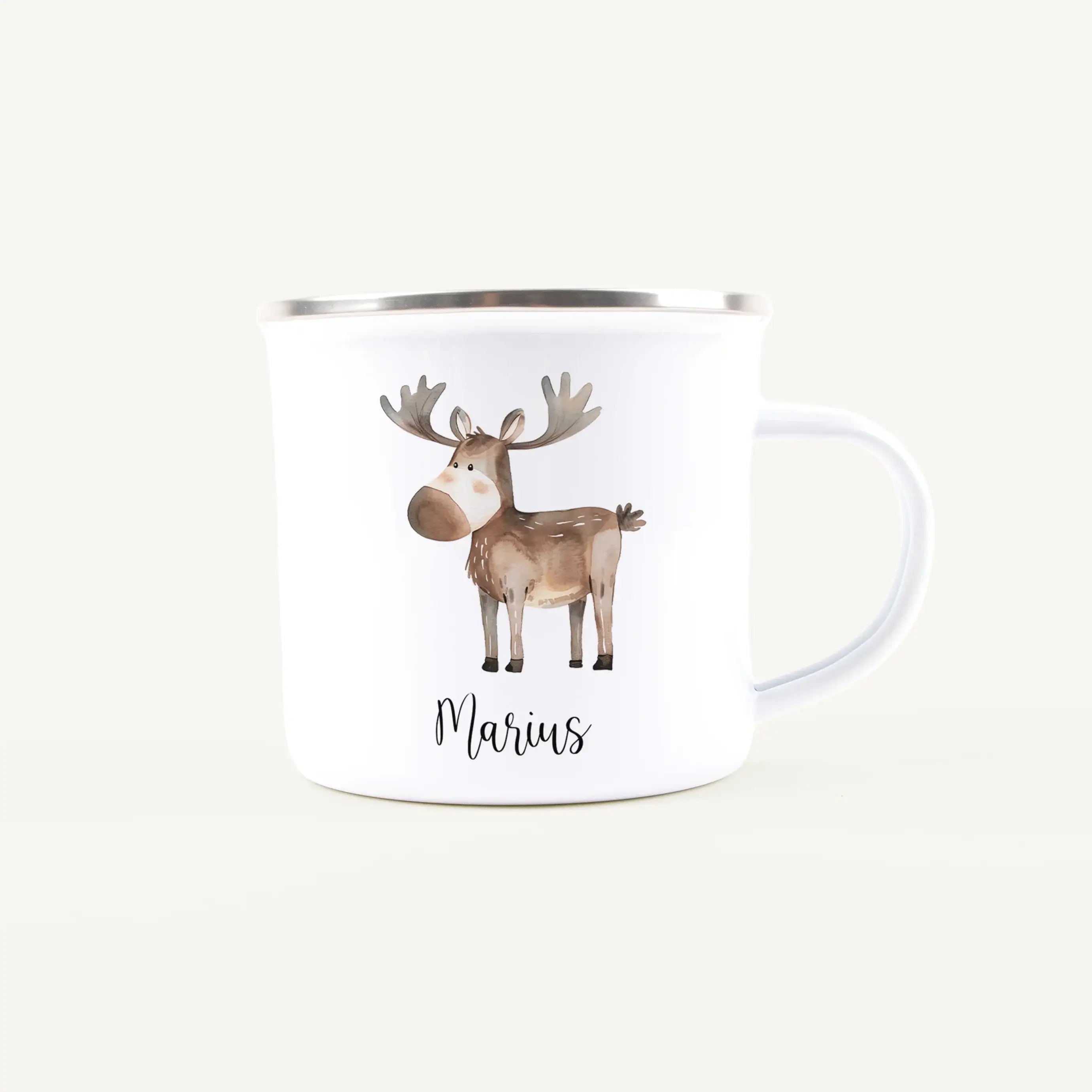 Emaille Tasse Elch-Emaille Tasse-famprints-Die Emaille Tasse Elch von famprints ist ein liebevolles Geschenk für Kinder, das Alltag und Fantasie miteinander verbindet. Das zarte Aquarellmotiv mit dem freundlichen Elch wirkt warm und kindgerecht und lässt