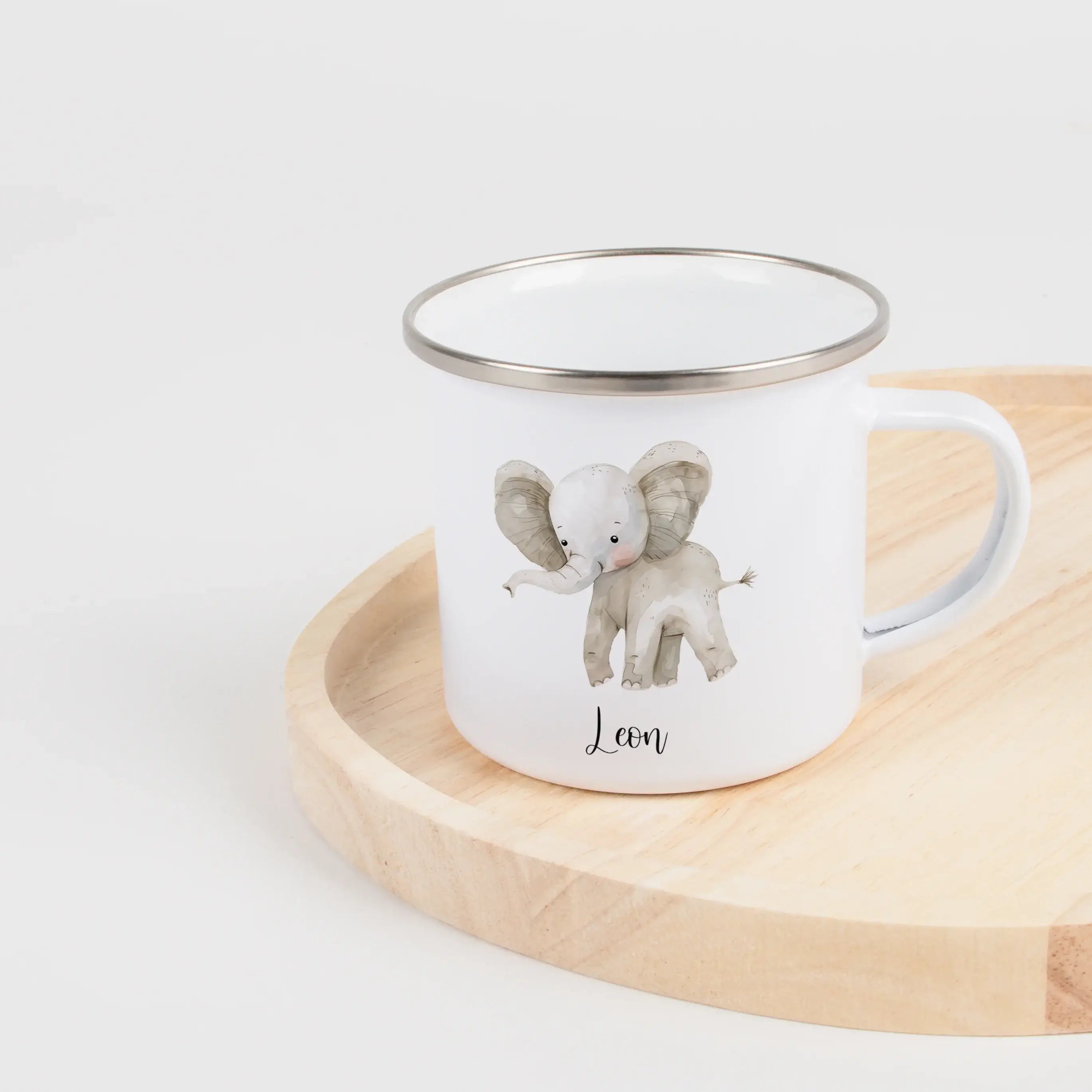Emaille Tasse Elefant-Emaille Tasse-famprints-Die Emaille Tasse Elefant von famprints verwandelt deinen Lieblingsmoment in ein persönliches Geschenk, das Kinder wie Erwachsene gleichermaßen begeistert. Der sanfte Elefant im Aquarellstil kombiniert mit dei