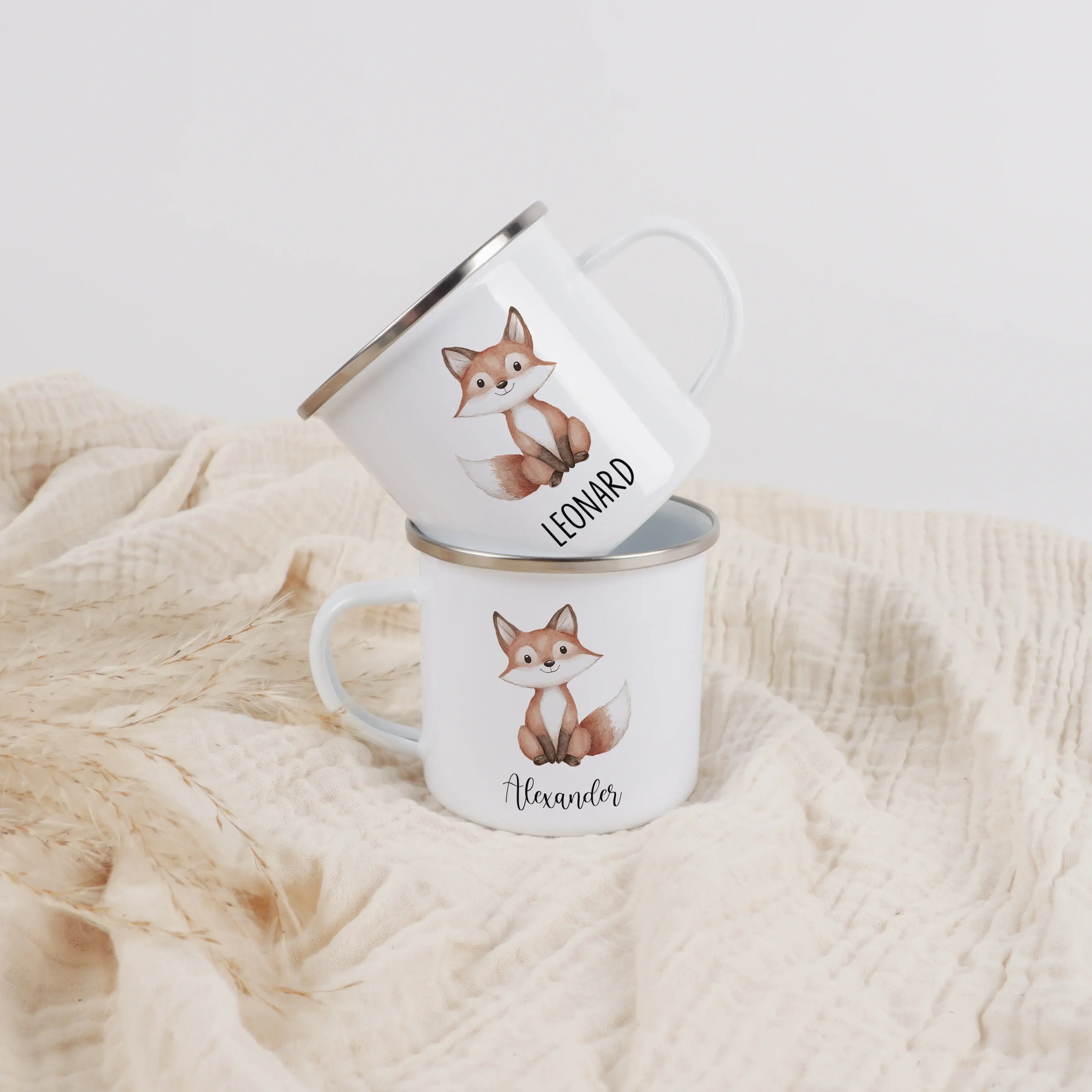 Emaille Tasse Fuchs-Emaille Tasse-famprints-Die Emaille Tasse Fuchs von famprints verwandelt kleine Alltagsmomente in persönliche Glücksaugenblicke. Mit ihren liebevoll gestalteten Aquarell-Fuchsillustrationen wird sie schnell zur neuen Lieblingstasse für