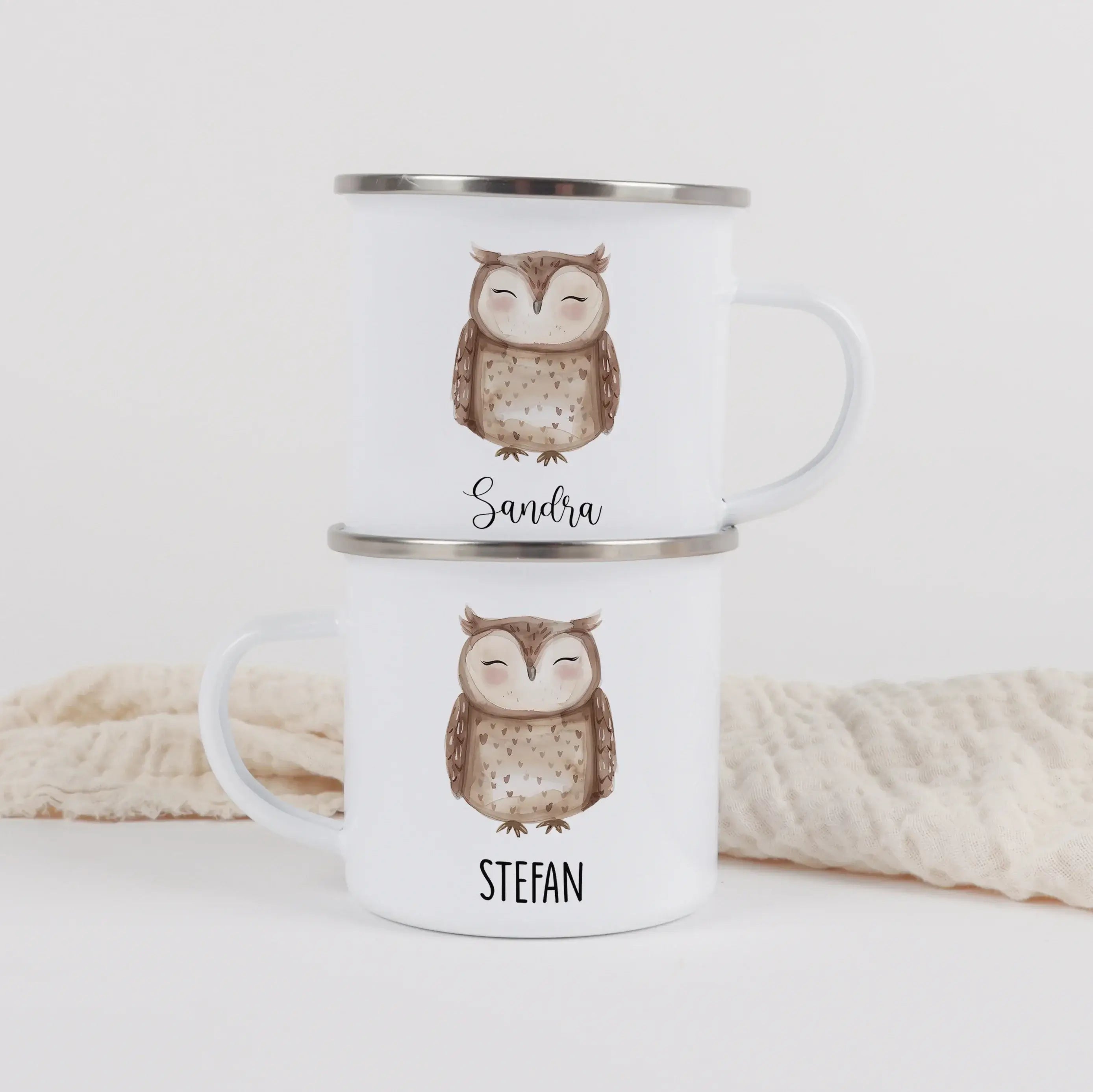 Emaille Tasse Eule-Emaille Tasse-famprints-Die Emaille Tasse Eule von famprints bringt Kinderaugen zum Strahlen und verwandelt alltägliche Momente in kleine Highlights. Mit liebevoll gestalteten Aquarell-Motiven – wahlweise einer braunen oder einer Schnee