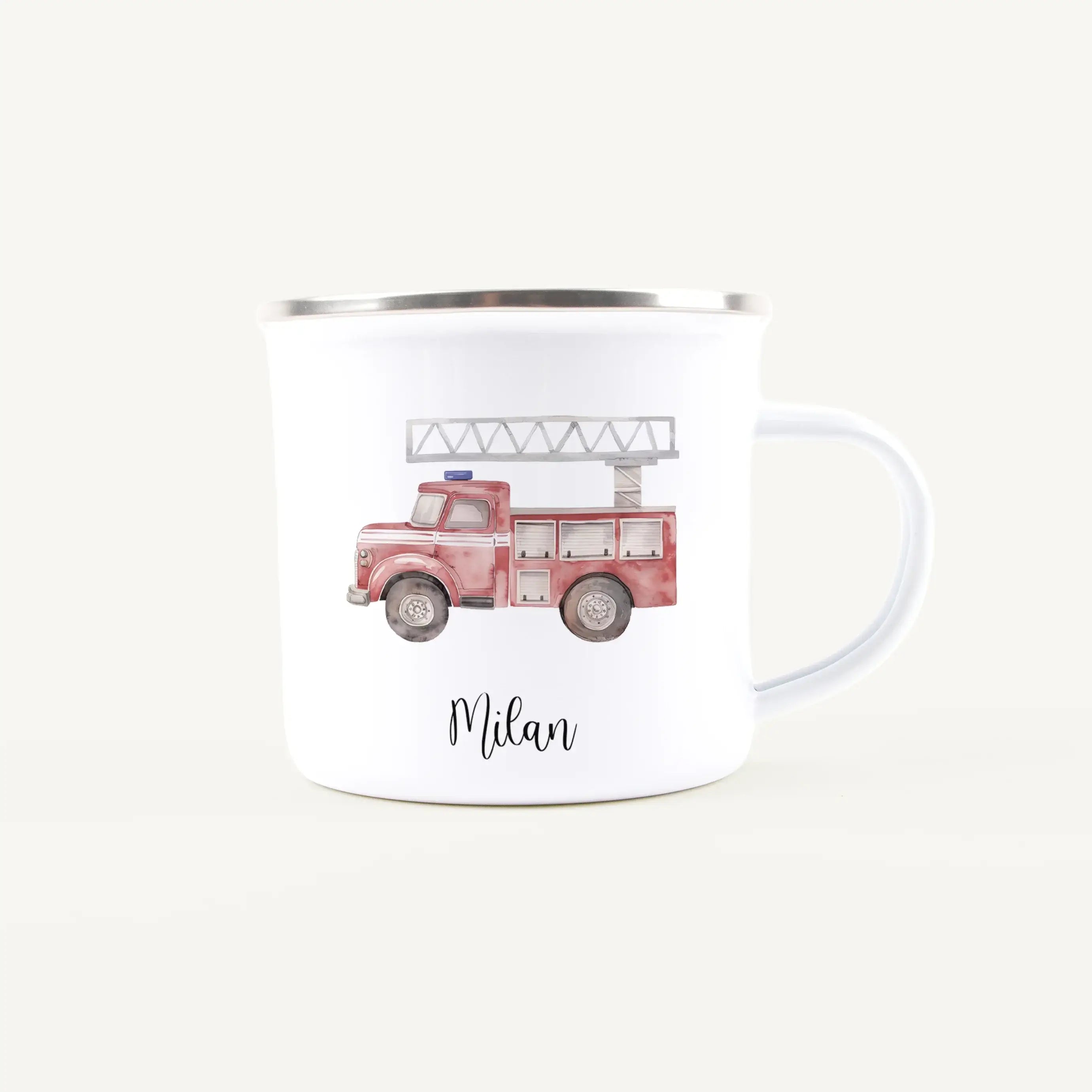 Emaille Tasse Feuerwehr-Emaille Tasse-famprints-Entdecke unsere Emaille Tasse Feuerwehr von famprints – das perfekte Geschenk für kleine Feuerwehrleute! Mit ihrem einzigaritgen Feuerwehrauto-Design und der Möglichkeit, sie mit dem Namen deines Kindes zu p