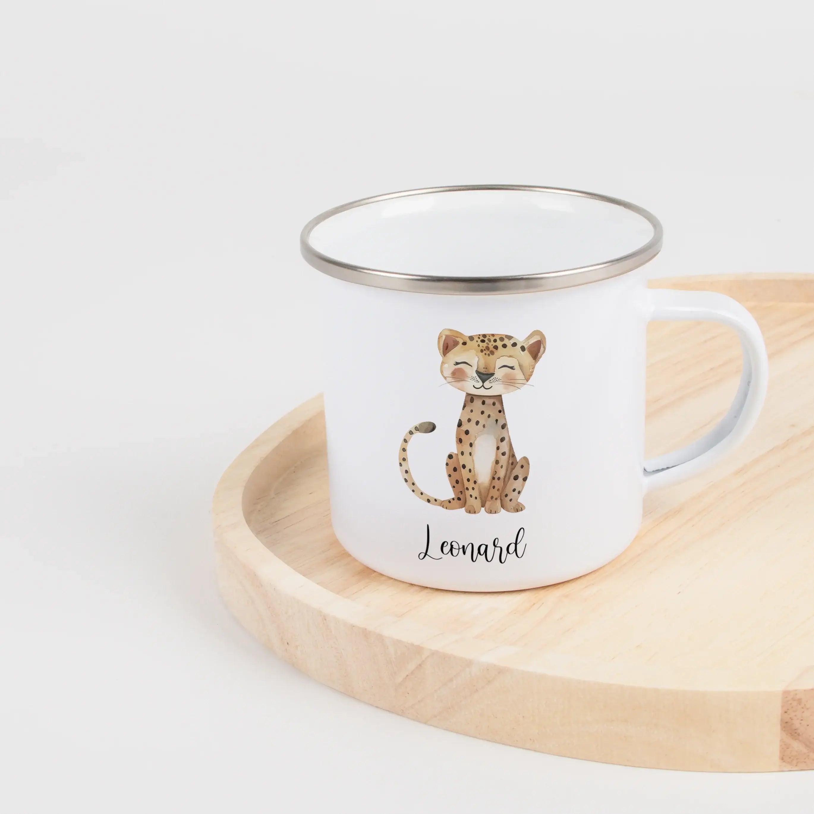 Emaille Tasse Gepard-Emaille Tasse-famprints-Die Emaille Tasse Gepard von famprints ist genau das Richtige, wenn du ein persönliches Geschenk mit Charakter suchst oder deinem Kind eine eigene Lieblingstasse schenken möchtest. Das liebevoll gestaltete Gepa