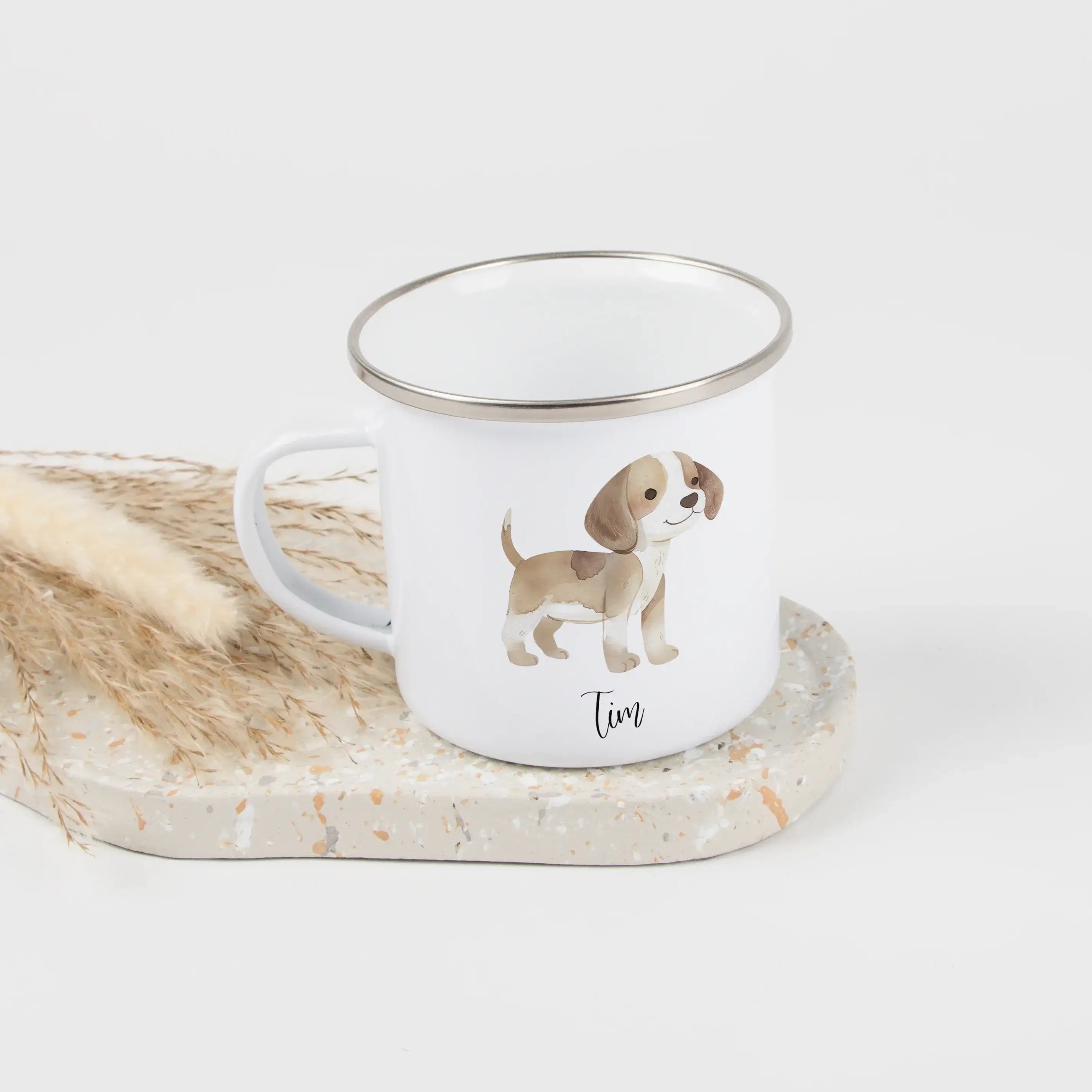 Emaille Tasse Hund-Emaille Tasse-famprints-Die Emaille Tasse Hund von famprints ist ein liebevoll gestaltetes Geschenk für Kinder, das jeden Morgen ein kleines Stück Freude auf den Frühstückstisch bringt. Du kannst aus vier unterschiedlichen Hundemotiven