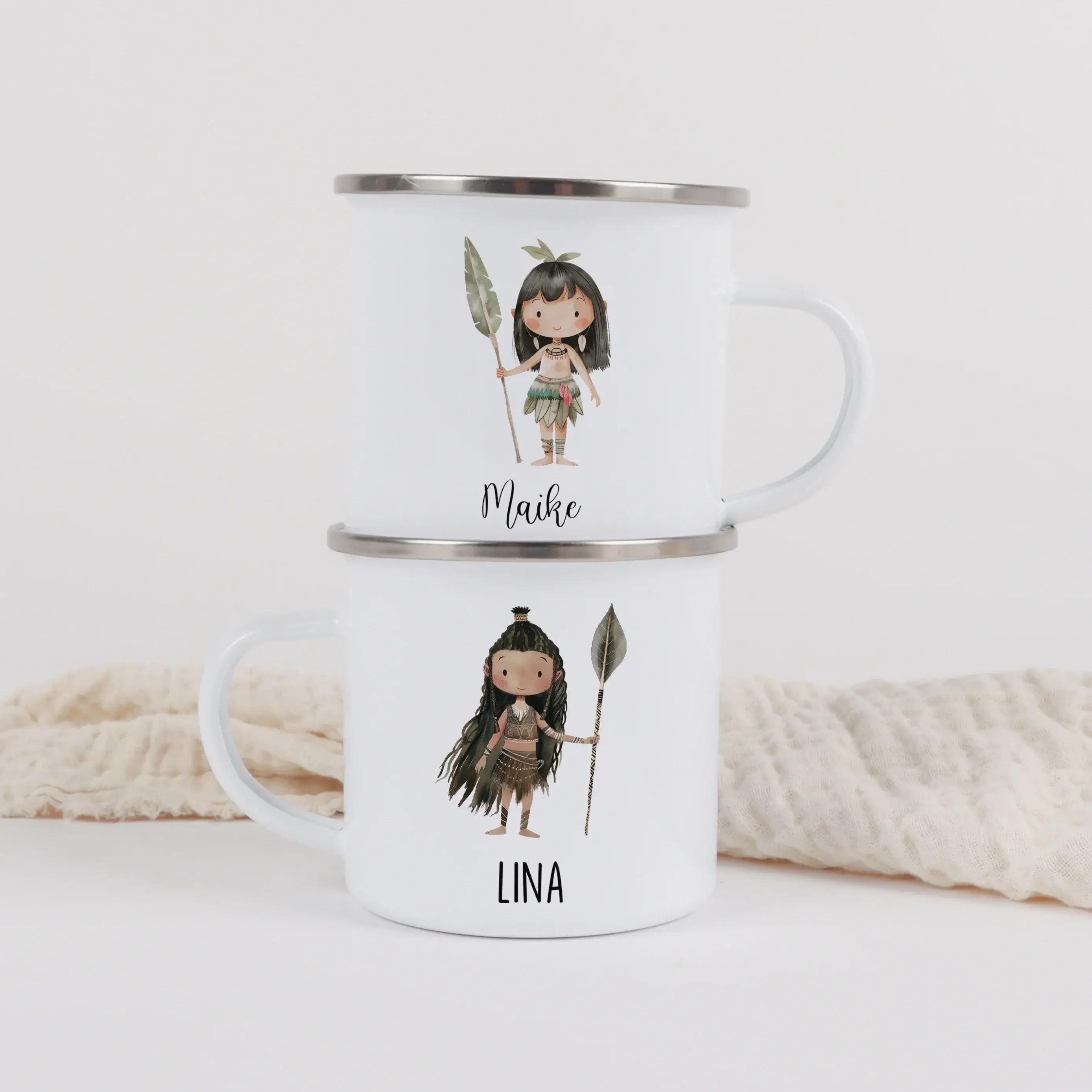 Emaille Tasse Indianerin-Emaille Tasse-famprints-Die Emaille Tasse Indianerin von famprints ist mehr als nur ein Trinkbecher – sie ist ein persönliches Geschenk mit Bedeutung. Das fein illustrierte Indianerin-Motiv im Aquarell-Stil begeistert Kinder ebens