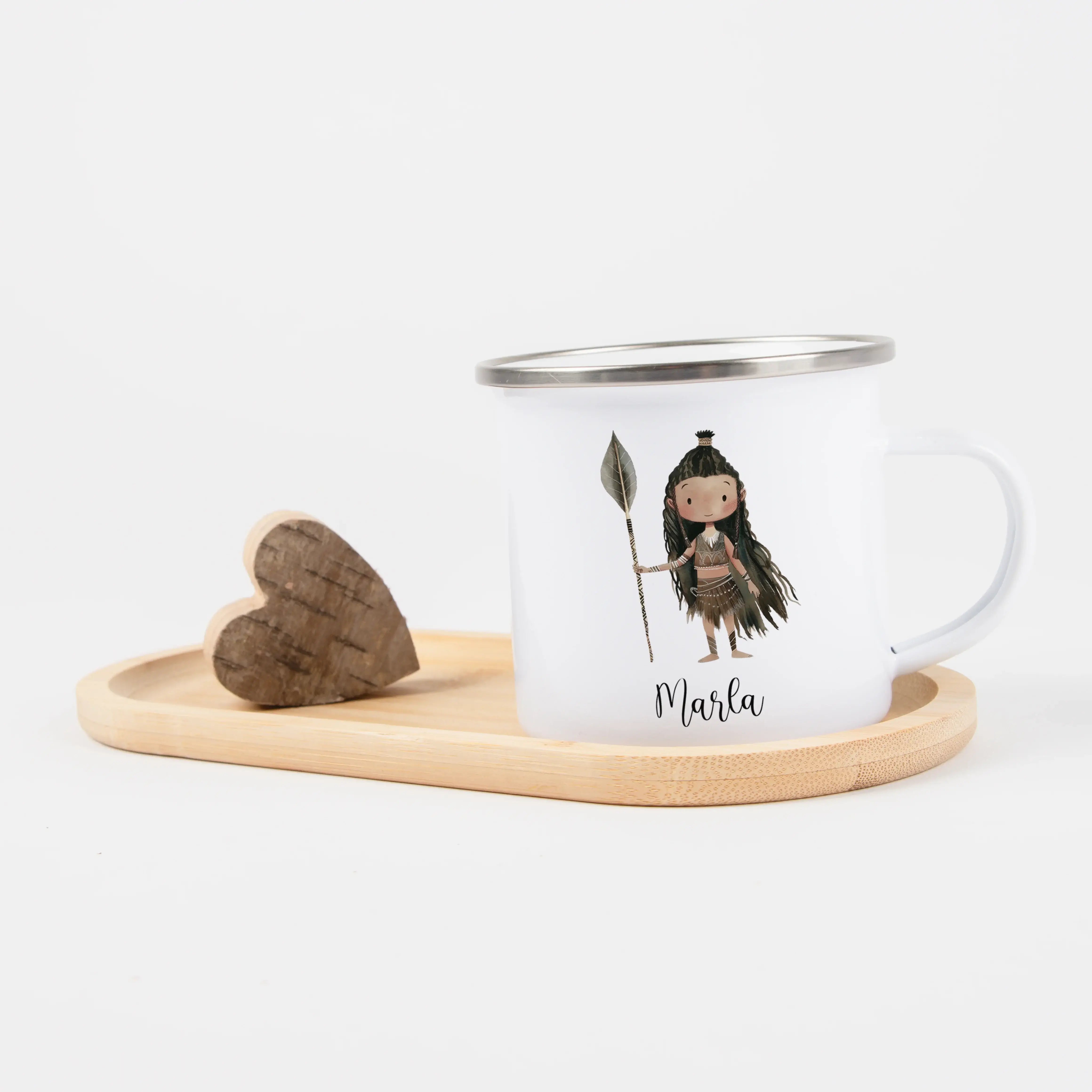 Emaille Tasse Indianerin-Emaille Tasse-famprints-Die Emaille Tasse Indianerin von famprints ist mehr als nur ein Trinkbecher – sie ist ein persönliches Geschenk mit Bedeutung. Das fein illustrierte Indianerin-Motiv im Aquarell-Stil begeistert Kinder ebens