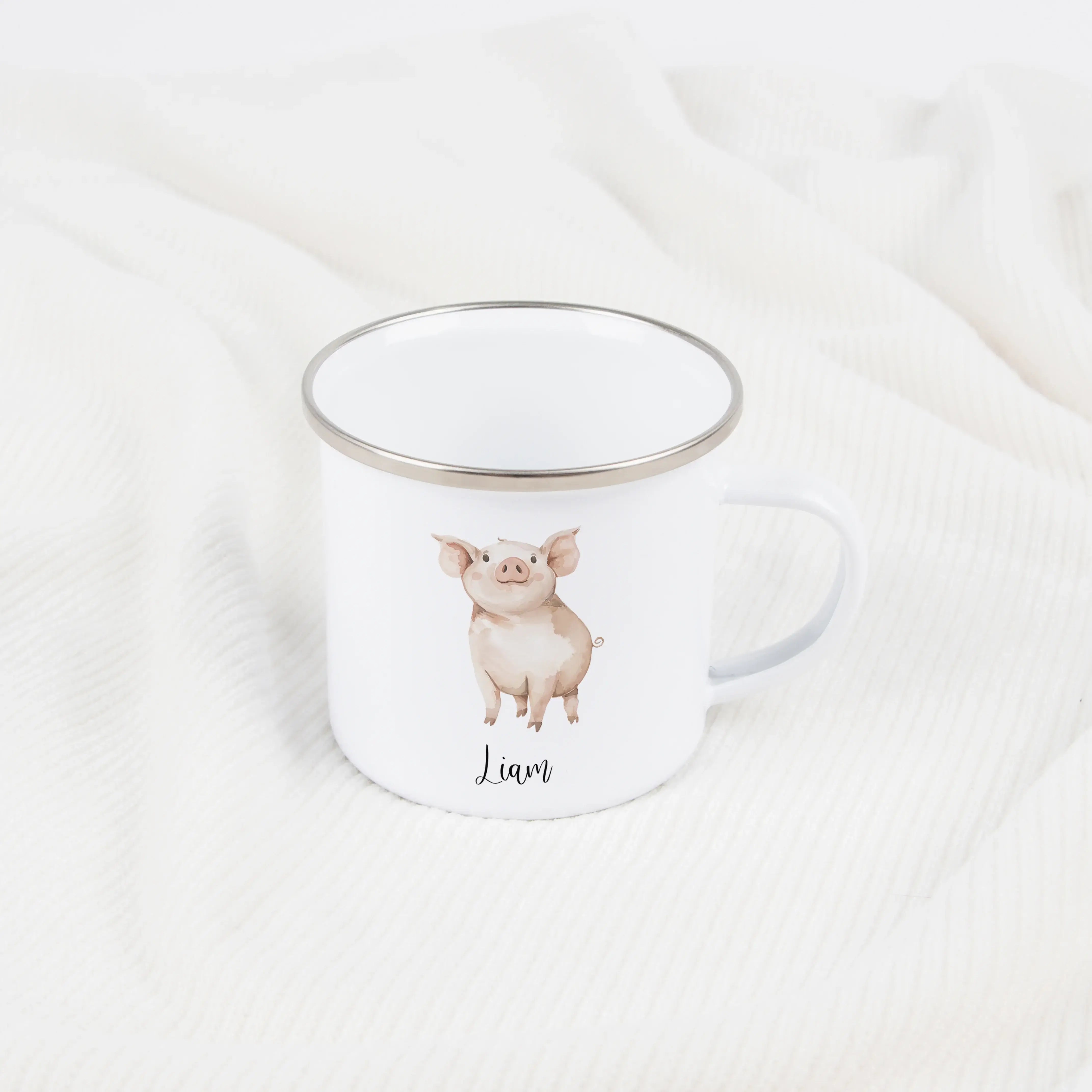 Emaille Tasse Schwein-Emaille Tasse-famprints-Die Emaille Tasse Schwein von famprints ist ein liebevoll gestaltetes Trinkgefäß für Kinder, das Alltag und Geschenkidee perfekt verbindet. Das fröhliche Schweinchen-Motiv spricht kleine Tierfreunde sofort an
