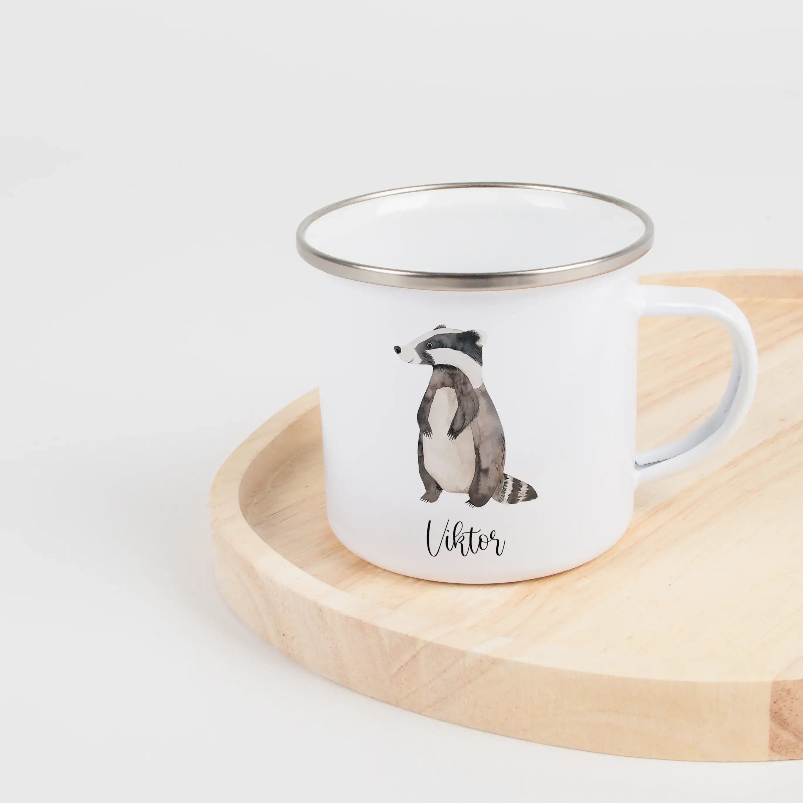 Emaille Tasse Dachs-Emaille Tasse-famprints-Die Emaille Tasse Dachs von famprints ist mehr als nur ein Becher – sie ist ein persönliches Geschenk mit Charakter. Das liebevoll illustrierte Dachs-Motiv in sanfter Aquarell-Optik macht diese Emaille Tasse zu