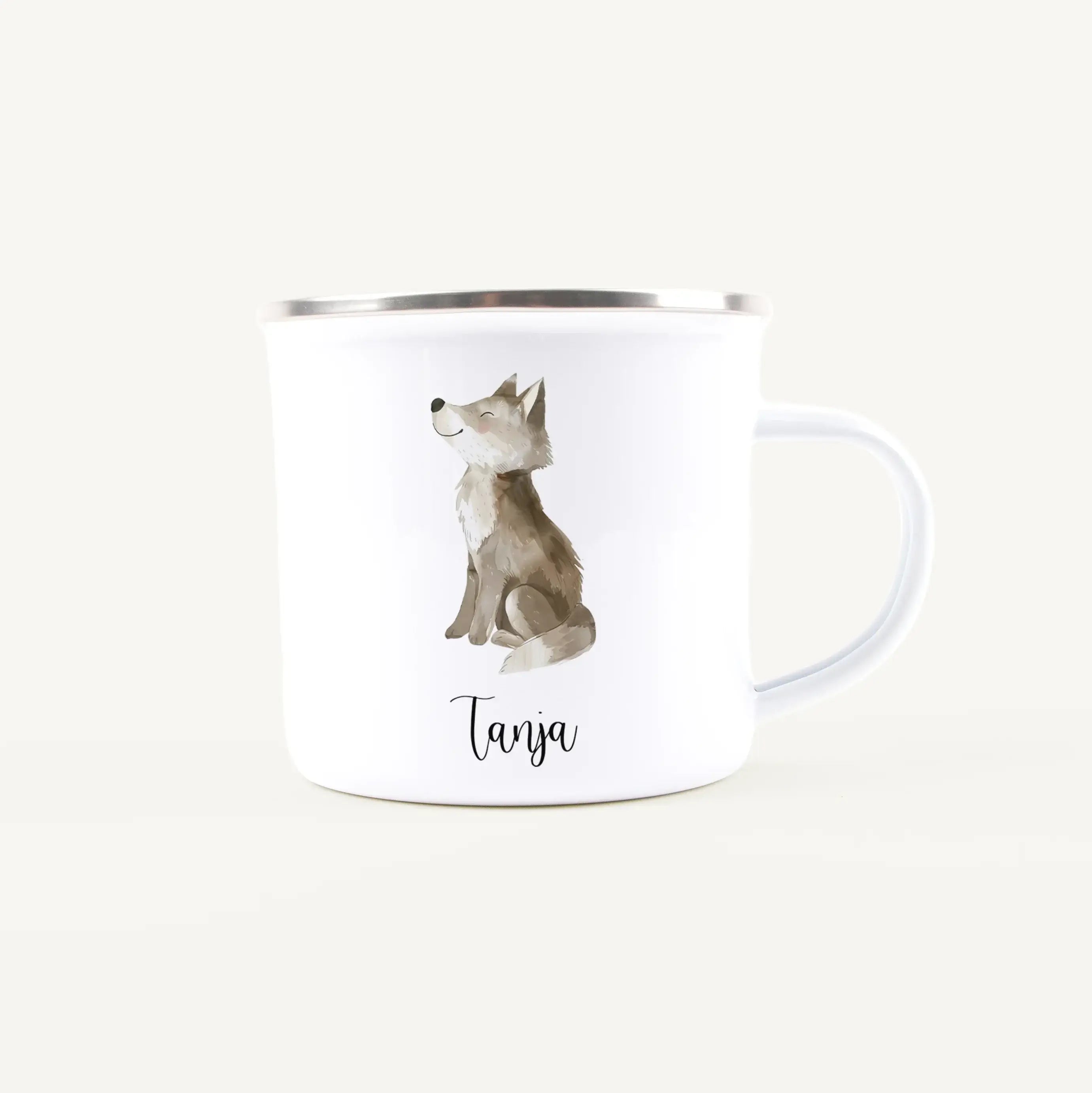 Emaille Tasse Wolf-Emaille Tasse-famprints-Die Emaille Tasse Wolf von famprints ist die richtige Wahl, wenn du einem Kind oder einem Outdoor-Fan eine persönliche Freude machen möchtest. Das liebevoll gestaltete Wolfsmotiv im Aquarellstil wirkt lebendig un