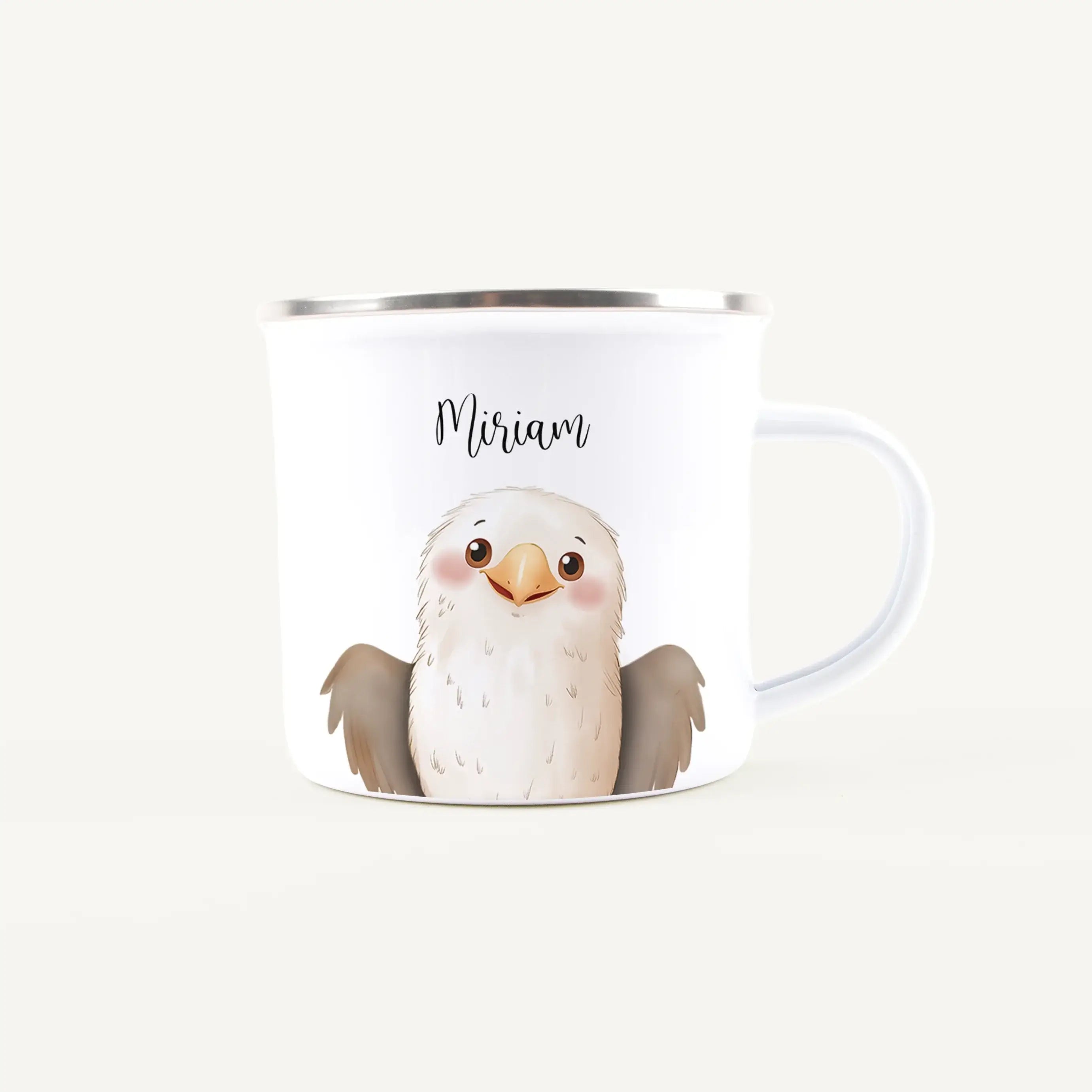 Emaille Tasse Adler Portrait-Emaille Tasse-famprints-Die Emaille Tasse Adler Portrait von famprints ist ein personalisiertes Geschenk für alle, die ein starkes Tiermotiv lieben und etwas Persönliches verschenken möchten. Das detailreiche Adler-Portrait im
