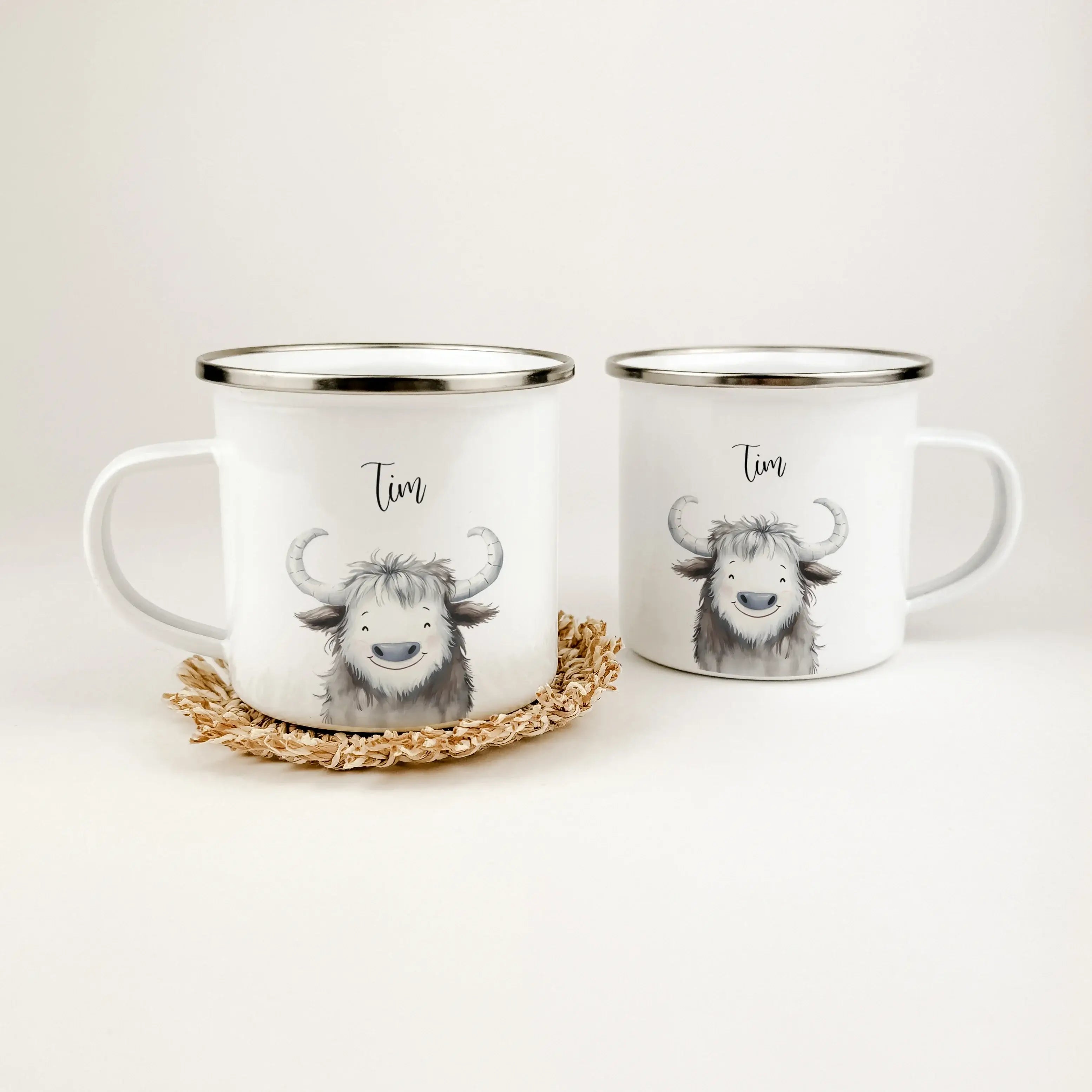 Emaille Tasse Yak Portrait-famprints-Emaille Tasse-Entdecke die bezaubernde Emaille Tasse Yak Portrait – das ideale Geschenk für kleine Abenteurer! Unsere Emaille Tasse personalisiert lässt die Herzen höher schlagen. Du kannst den Namen deines Kindes auf