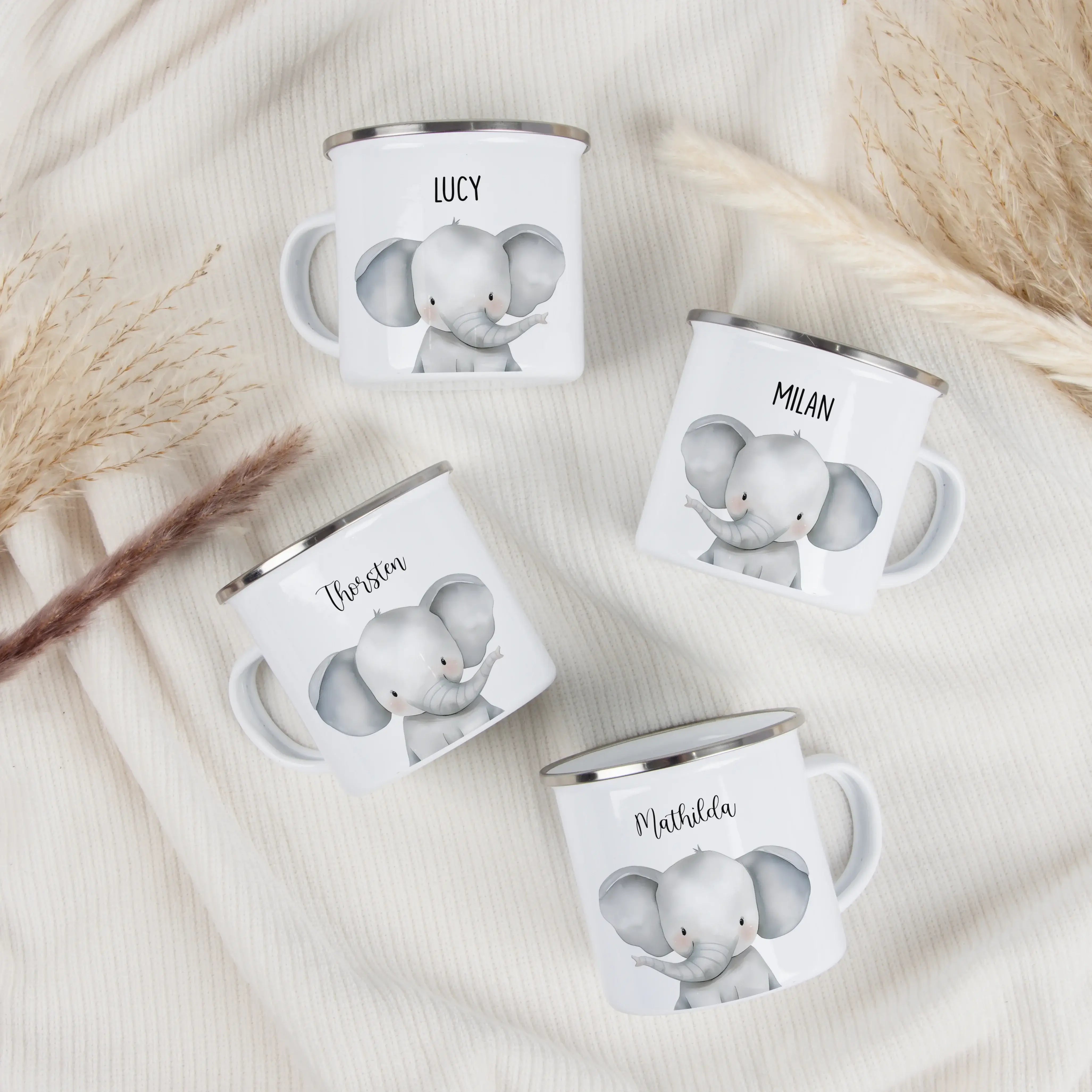 Emaille Tasse Elefant Portrait-Emaille Tasse-famprints-Die Emaille Tasse Elefant Portrait verbindet liebevolles Design mit persönlicher Note und wird bei famprints zu einem Geschenk, das Kinder im Alltag gern nutzen. Das sanfte Elefantenmotiv entsteht in