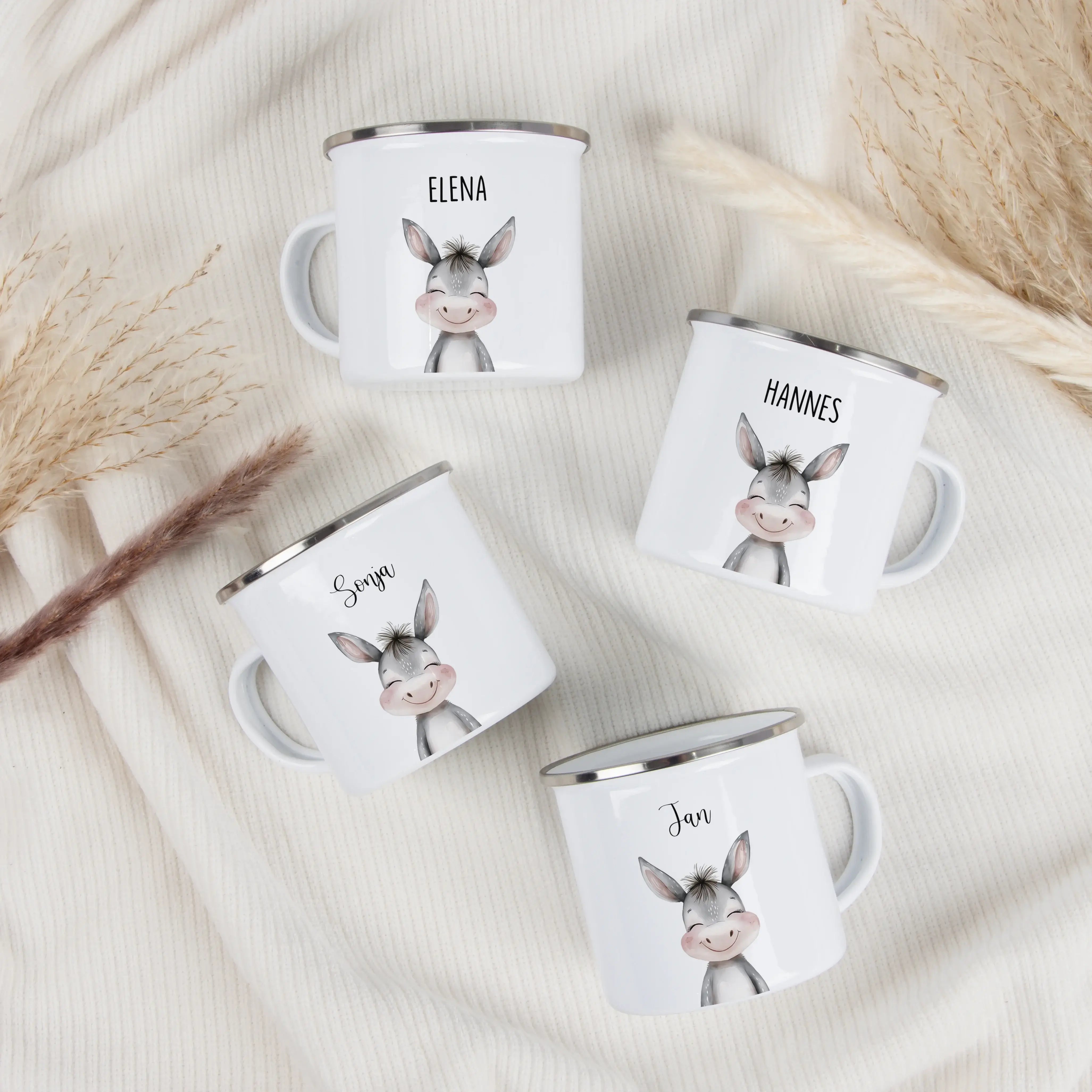 Emaille Tasse Esel Portrait-Emaille Tasse-famprints-Mit der Emaille Tasse Esel Portrait von famprints holst du dir ein liebevoll gestaltetes Geschenk ins Haus, das Kinder wie Erwachsene begeistert. Das sanfte Aquarell-Eselmotiv wird mit deinem Wunschnamen
