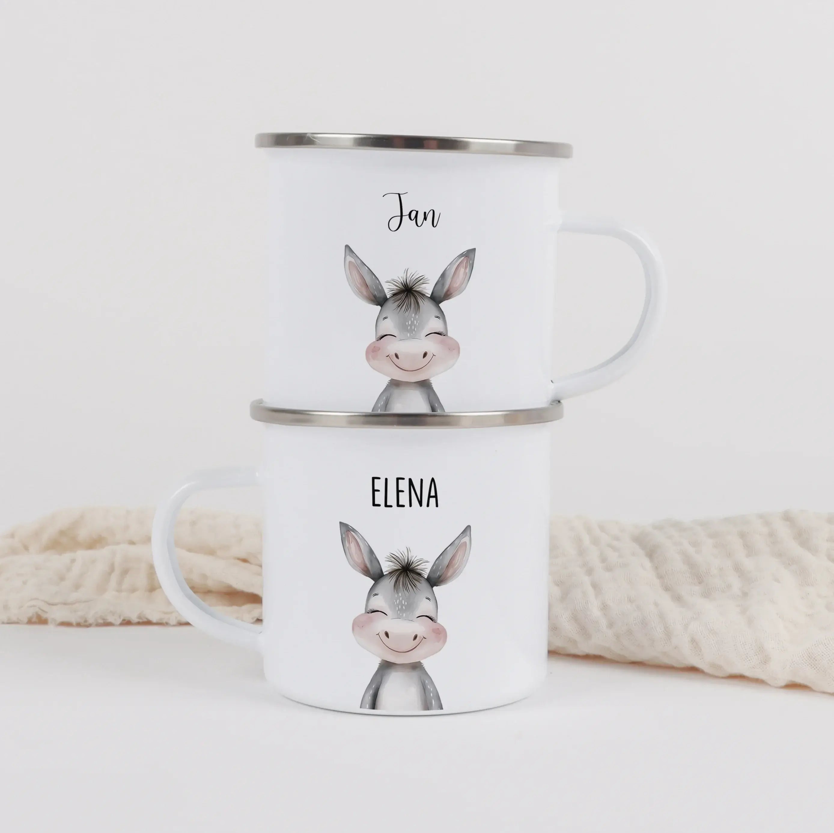 Emaille Tasse Esel Portrait-Emaille Tasse-famprints-Mit der Emaille Tasse Esel Portrait von famprints holst du dir ein liebevoll gestaltetes Geschenk ins Haus, das Kinder wie Erwachsene begeistert. Das sanfte Aquarell-Eselmotiv wird mit deinem Wunschnamen