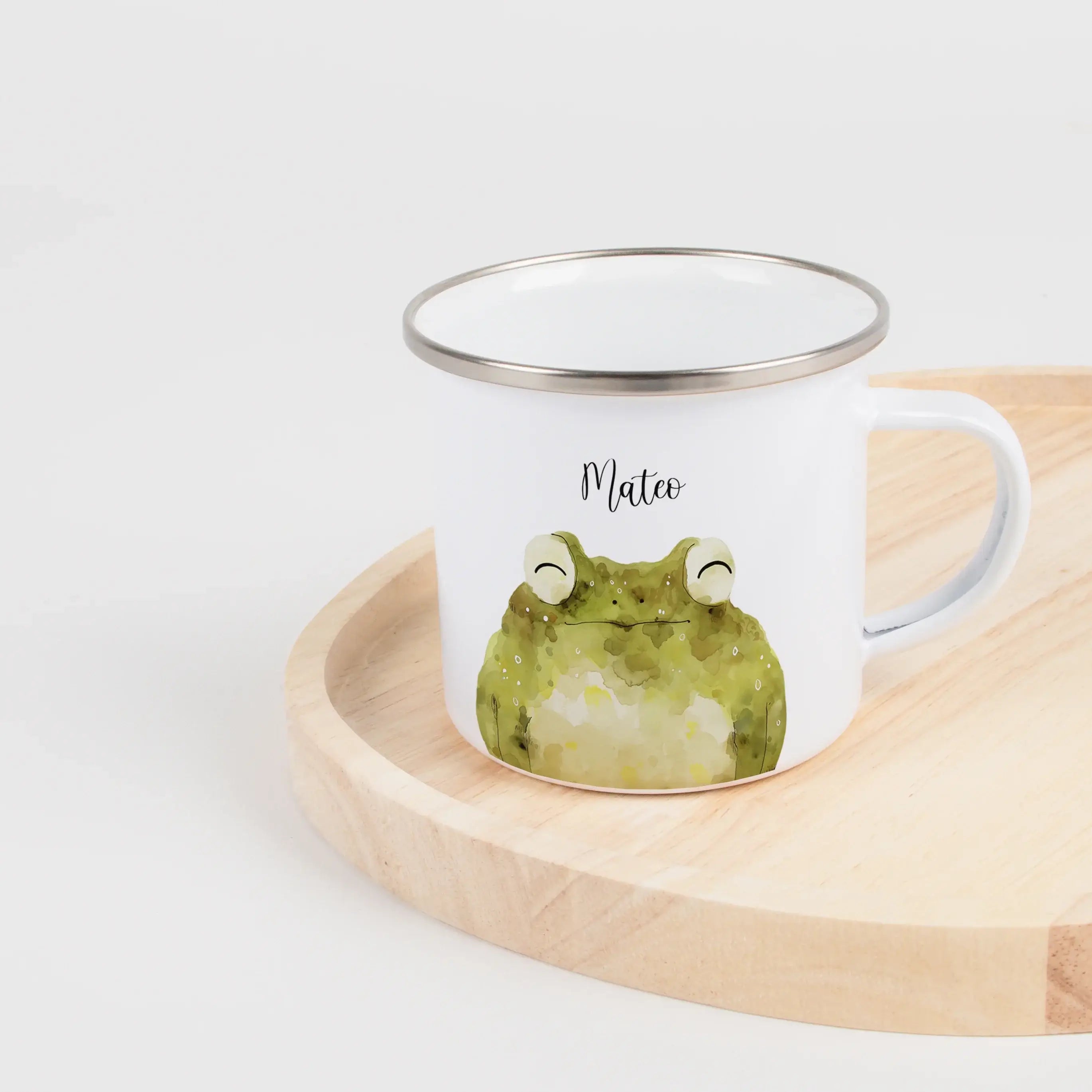 Emaille Tasse Frosch Portrait-Emaille Tasse-famprints-Die Emaille Tasse Frosch Portrait von famprints bringt dir ein kleines Stück Kreativität in den Alltag und verwandelt jedes Getränk in einen persönlichen Moment. Das liebevoll gestaltete Aquarellmotiv