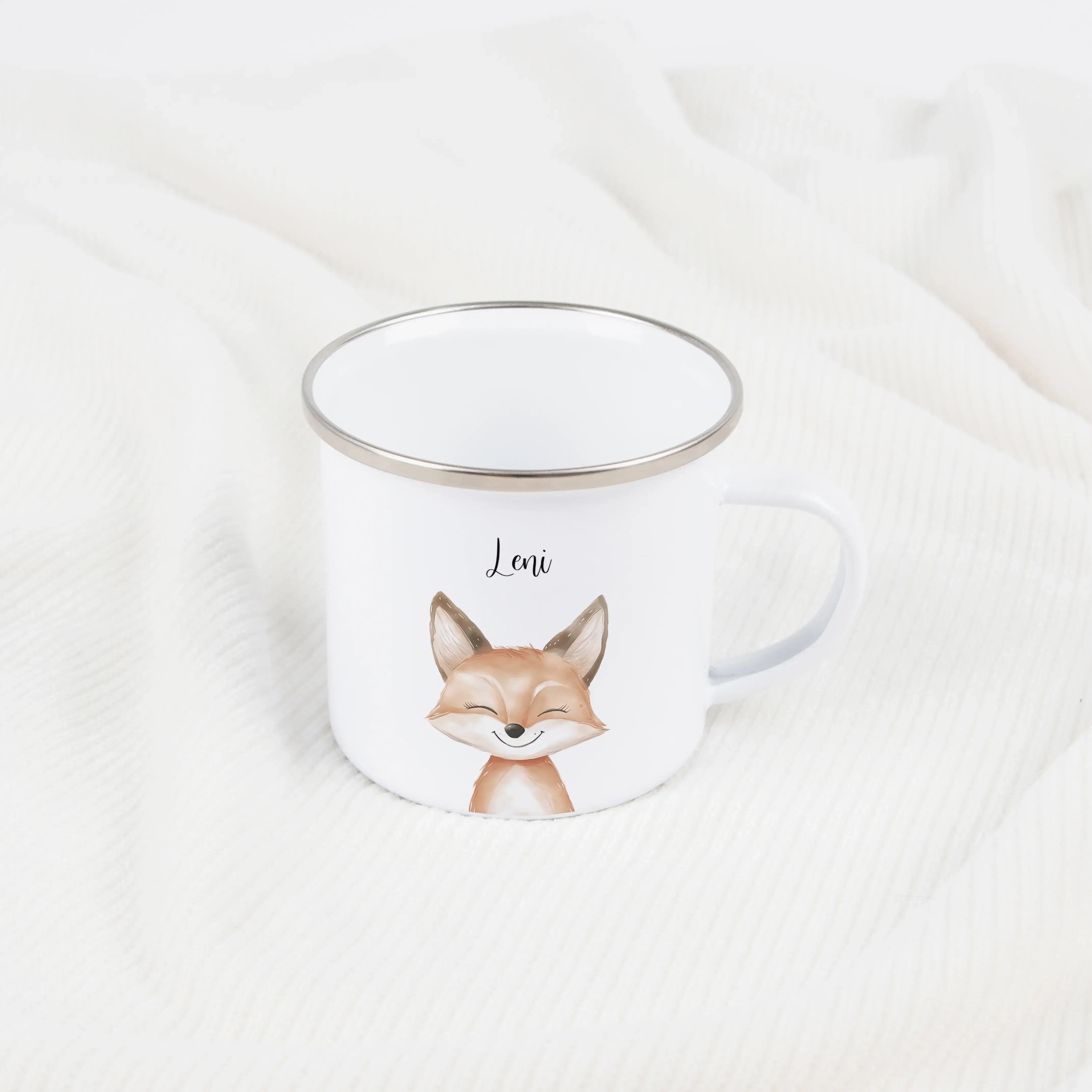 Emaille Tasse Fuchs Portrait-Emaille Tasse-famprints-Die Emaille Tasse Fuchs Portrait von famprints ist ein personalisiertes Geschenk, das Kinderaugen leuchten lässt und im Alltag schnell zum festen Lieblingsbecher wird. Das liebevoll illustrierte Fuchs-M