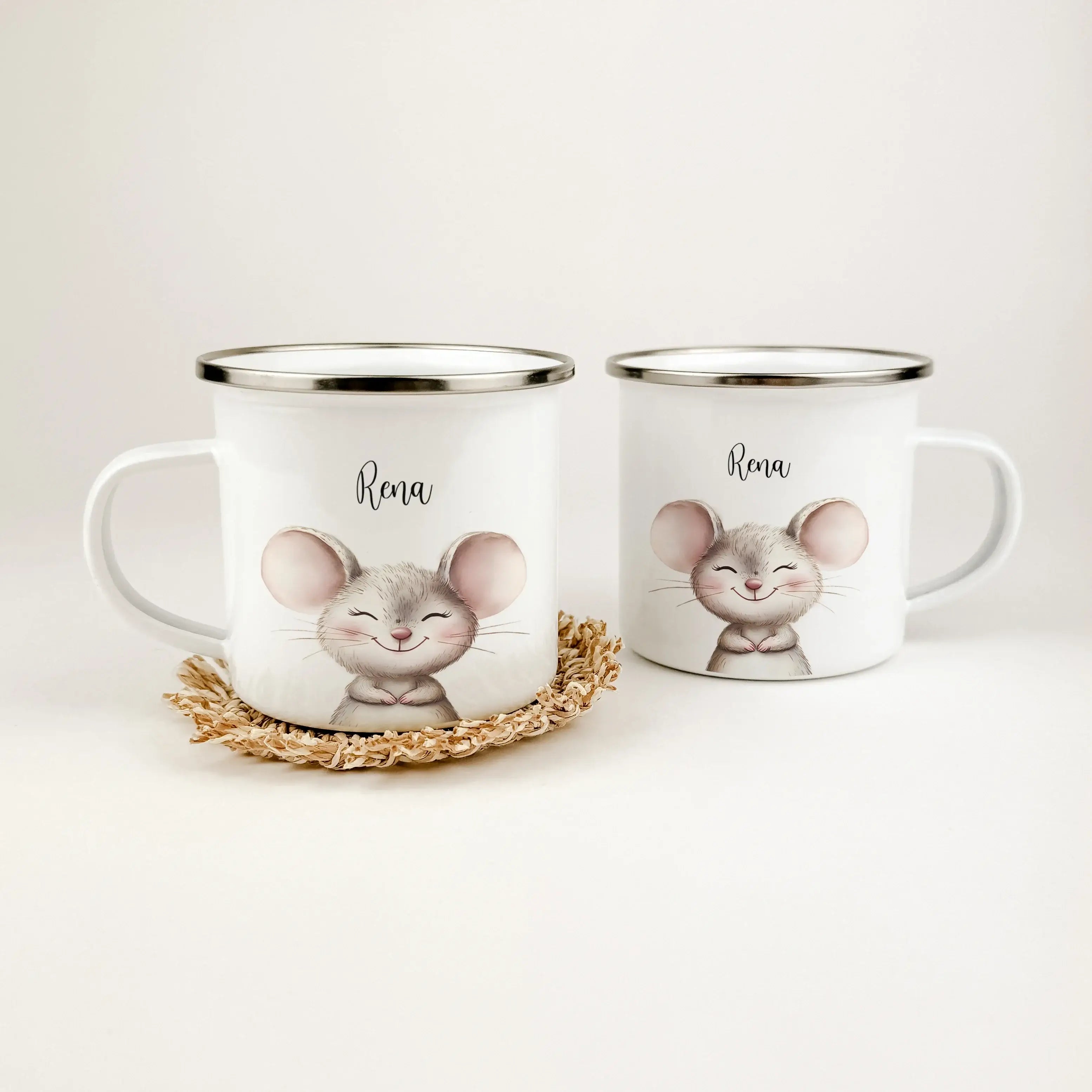 Emaille Tasse Maus Portrait-famprints-Emaille Tasse-Entdecke die bezaubernde Emaille Tasse Maus Portrait – das ideale personalisierte Geschenk für kleine Maus-Fans! Ob zur Einschulung, Taufe, Ostern oder zum Kindergeburtstag, diese Emaille Tasse personali
