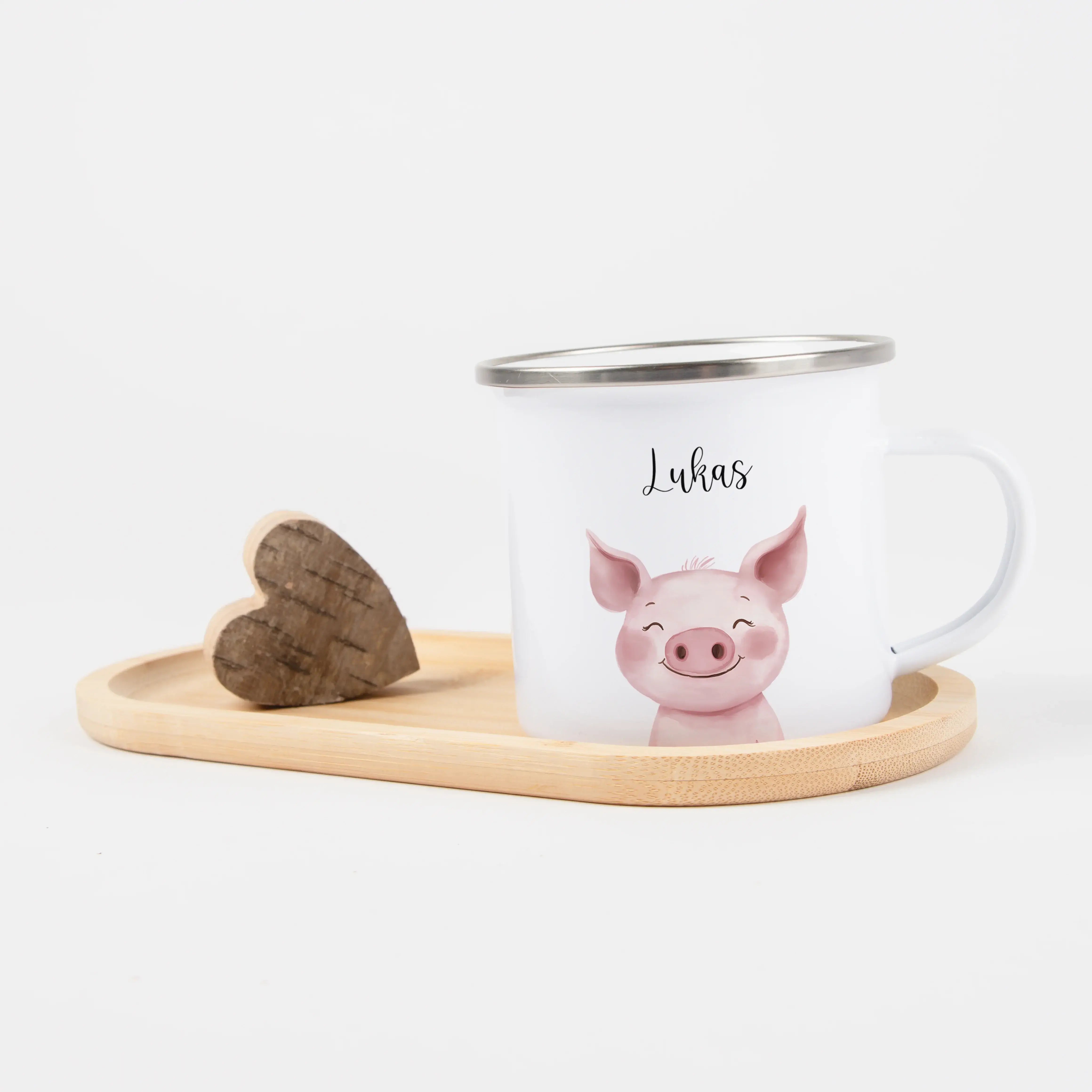 Emaille Tasse Schwein Portrait-Emaille Tasse-famprints-Die Emaille Tasse Schwein Portrait von famprints verbindet personalisierte Gestaltung mit liebevollen Details und macht aus einem alltagstauglichen Begleiter ein kleines Erlebnis. Das sanfte Schweinch