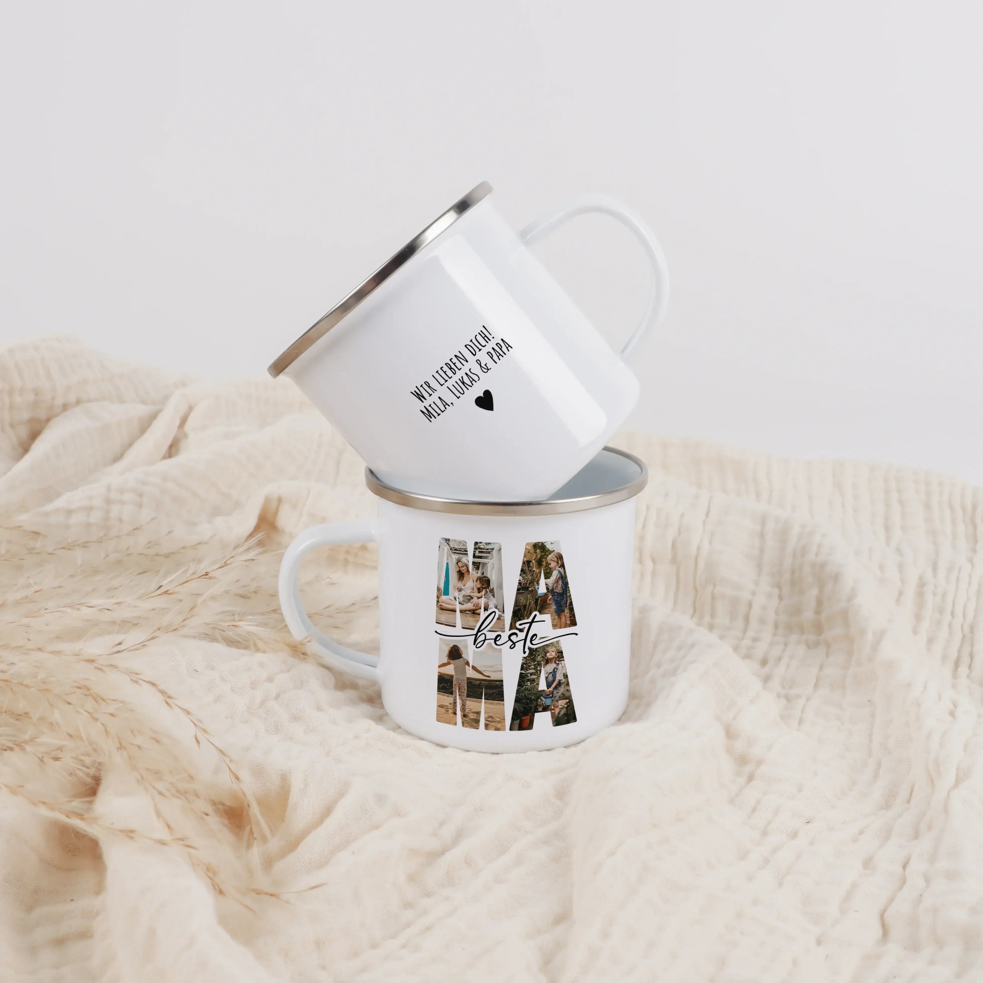 Emaille Tasse beste Mama-Emaille Tasse-famprints-Mit der personalisierten Emaille Tasse beste Mama von famprints schenkst du nicht nur eine hübsche Tasse, sondern einen ganz persönlichen Moment, der im Alltag deiner Mama jeden Tag aufs Neue Freude weckt.