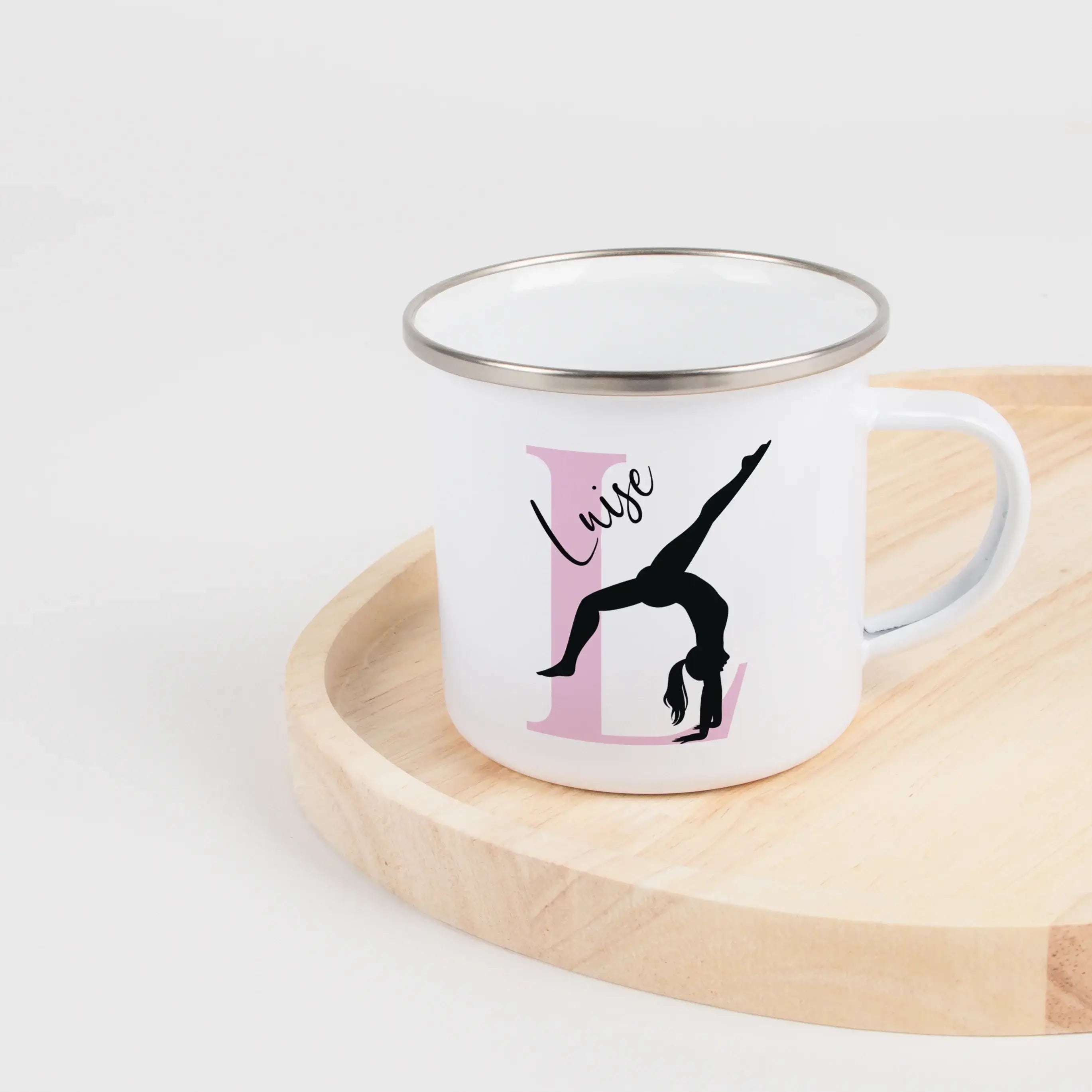 Emaille Tasse mit Namen Turnen-Emaille Tasse-famprints-Mit der Emaille Tasse mit Namen Turnen gestaltest du jeden Trainingstag ein Stück persönlicher. Bei famprints entsteht aus deinem Wunschmotiv ein liebevoll gefertigter Becher, der kleine und große Tur