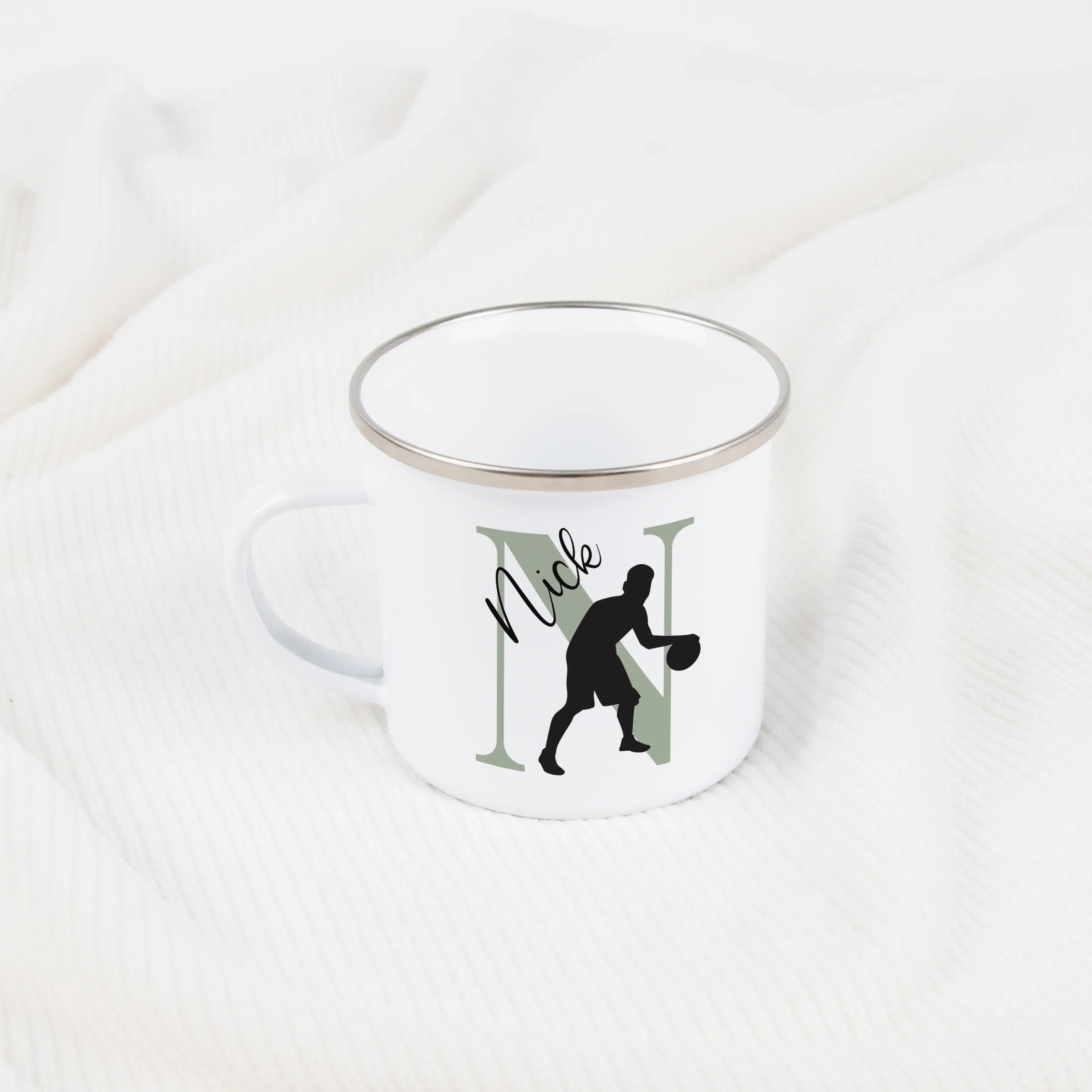 Emaille Tasse mit Namen Basketball-Emaille Tasse-famprints-Die Emaille Tasse mit Namen Basketball von famprints ist genau das Richtige, wenn du ein persönliches Geschenk für Basketballfans suchst. Ob für Kinder, Jugendliche oder sportbegeisterte Erwachsen