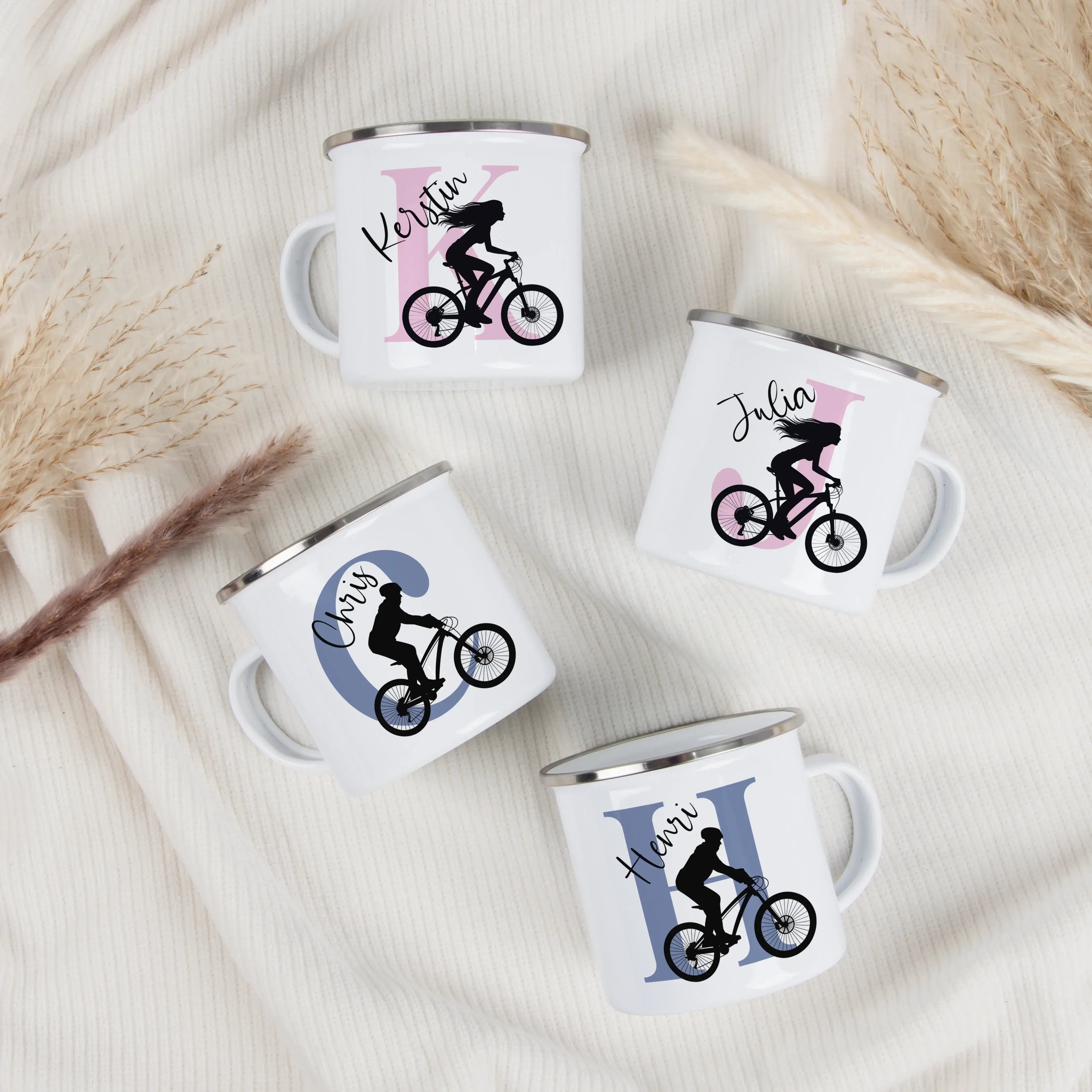 Emaille Tasse mit Namen Fahrrad-Emaille Tasse-famprints-Die Emaille Tasse mit Namen Fahrrad von famprints verbindet persönliches Design mit alltagstauglicher Leichtigkeit und ist ideal für kleine und große Fahrradfans. Mit ihren 300 ml eignet sie sich per