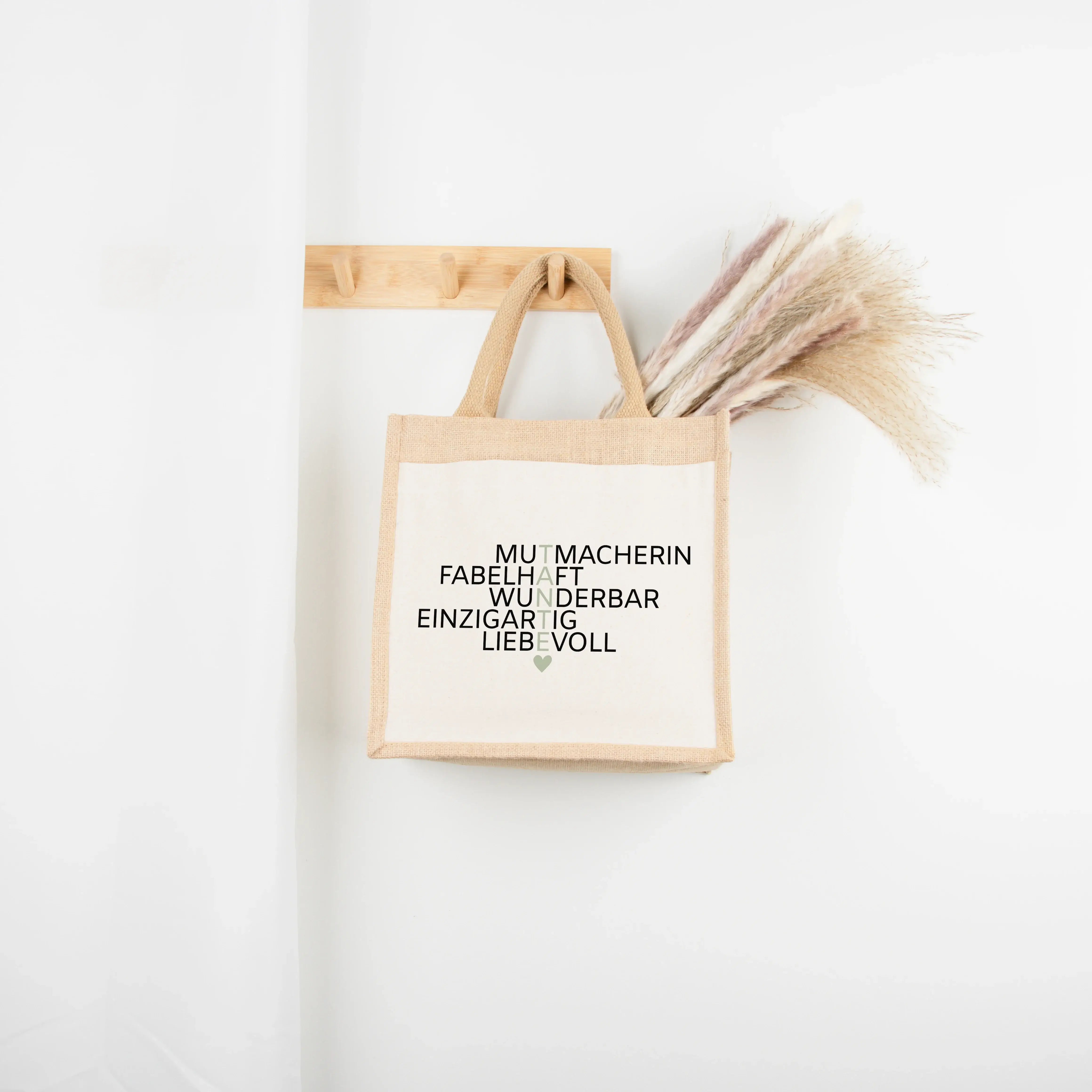 Jutetasche Tante Bedeutung - Jutetasche - famprints - Eine Jutetasche Tante Bedeutung von famprints ist viel mehr als ein praktischer Begleiter – sie ist ein liebevolles Dankeschön an eine Frau, die oft wie eine zweite Mama, beste Freundin oder Mutmacheri