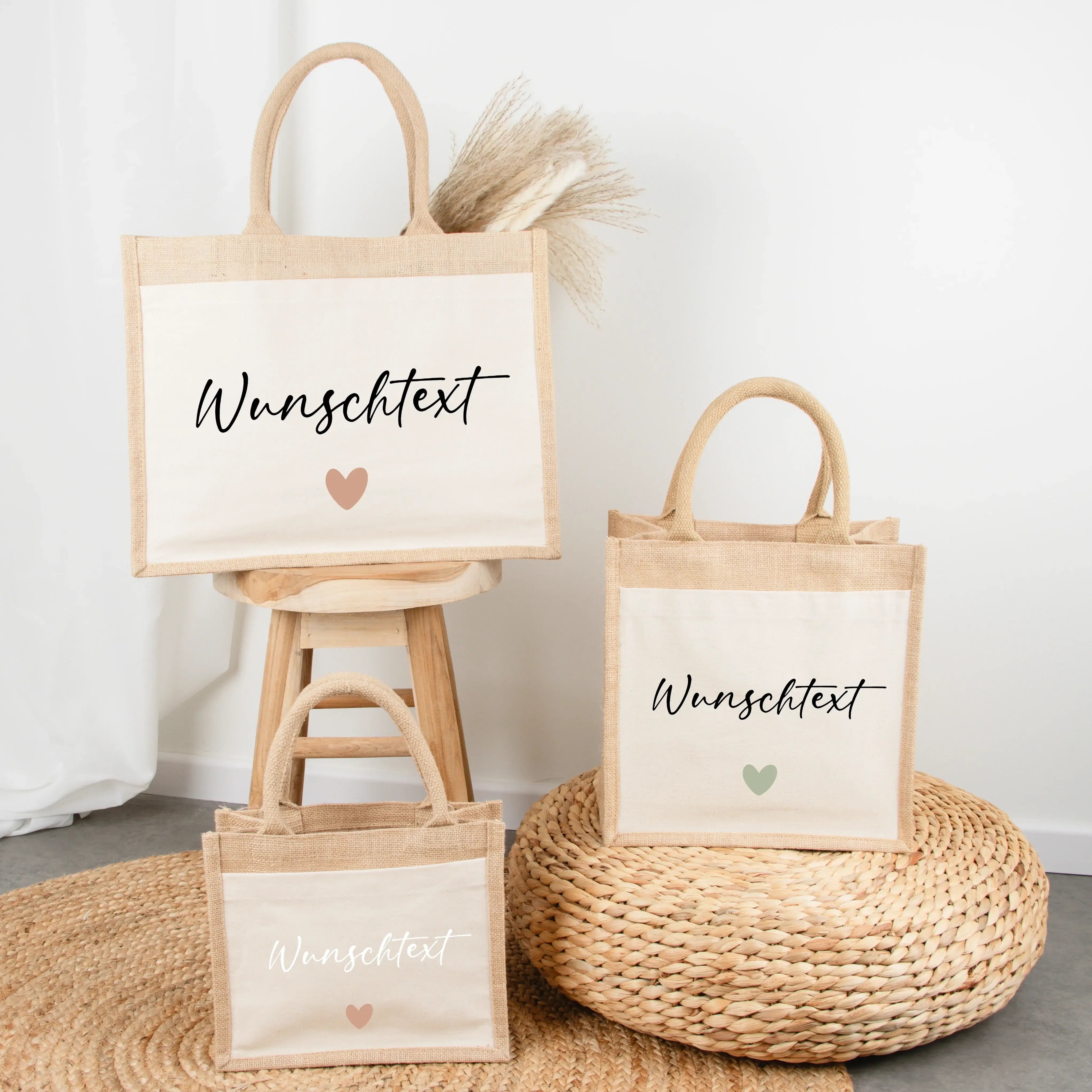Jutetasche Wunschtext - Jutetasche - famprints - Entdecke die Jutetasche Wunschtext – dein persönlicher Begleiter für jeden Tag! Diese nachhaltige Jutetasche kannst du mit deinem Wunschtext individuell gestalten. Ob ein Name, ein besonderes Wort oder ein