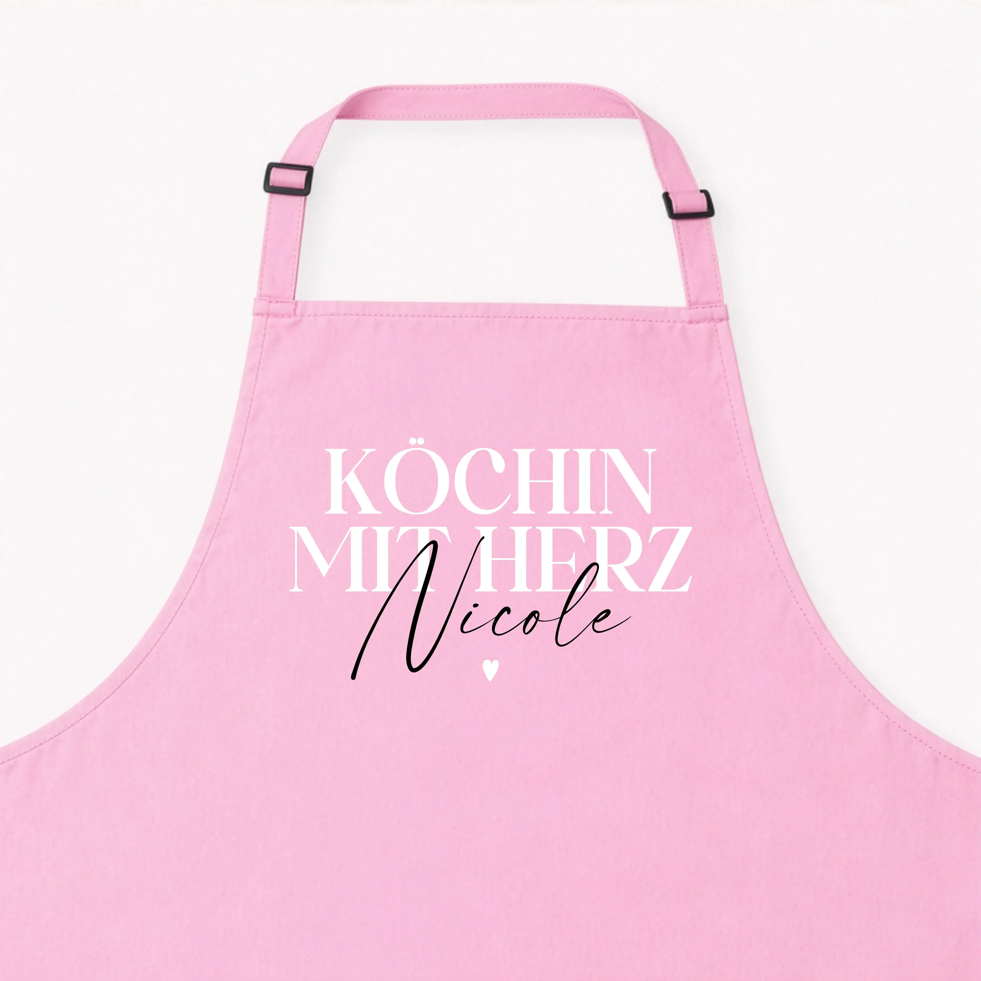 Kochschürze Köchin mit Herz-Kochschürze-famprints-Die Kochschürze Köchin mit Herz von famprints ist mehr als nur ein praktisches Küchenaccessoire. Sie wird zu einem persönlichen Lieblingsstück, das Kochen, Backen und Zubereiten begleitet. Mit deinem Wunsc