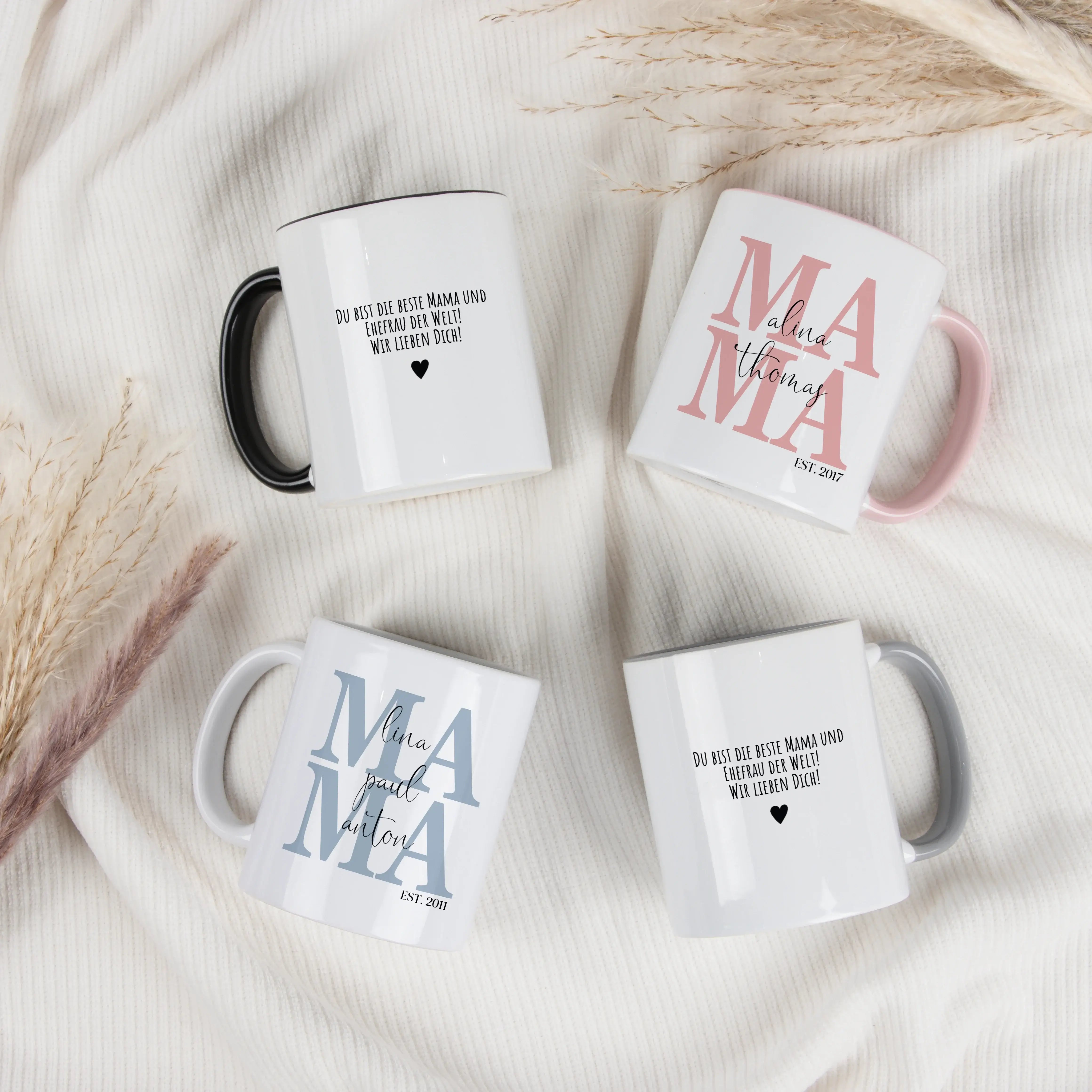 Tasse Mama seit-Keramik Tasse-famprints-Entdecke die perfekte Tasse für jede Mama – ein liebevolles Geschenk, das Freude und Emotionen vereint. Mit der personalisierten Keramik Tasse „Mama seit“ bringst du nicht nur ein Lächeln auf ihr Gesicht, sondern sc