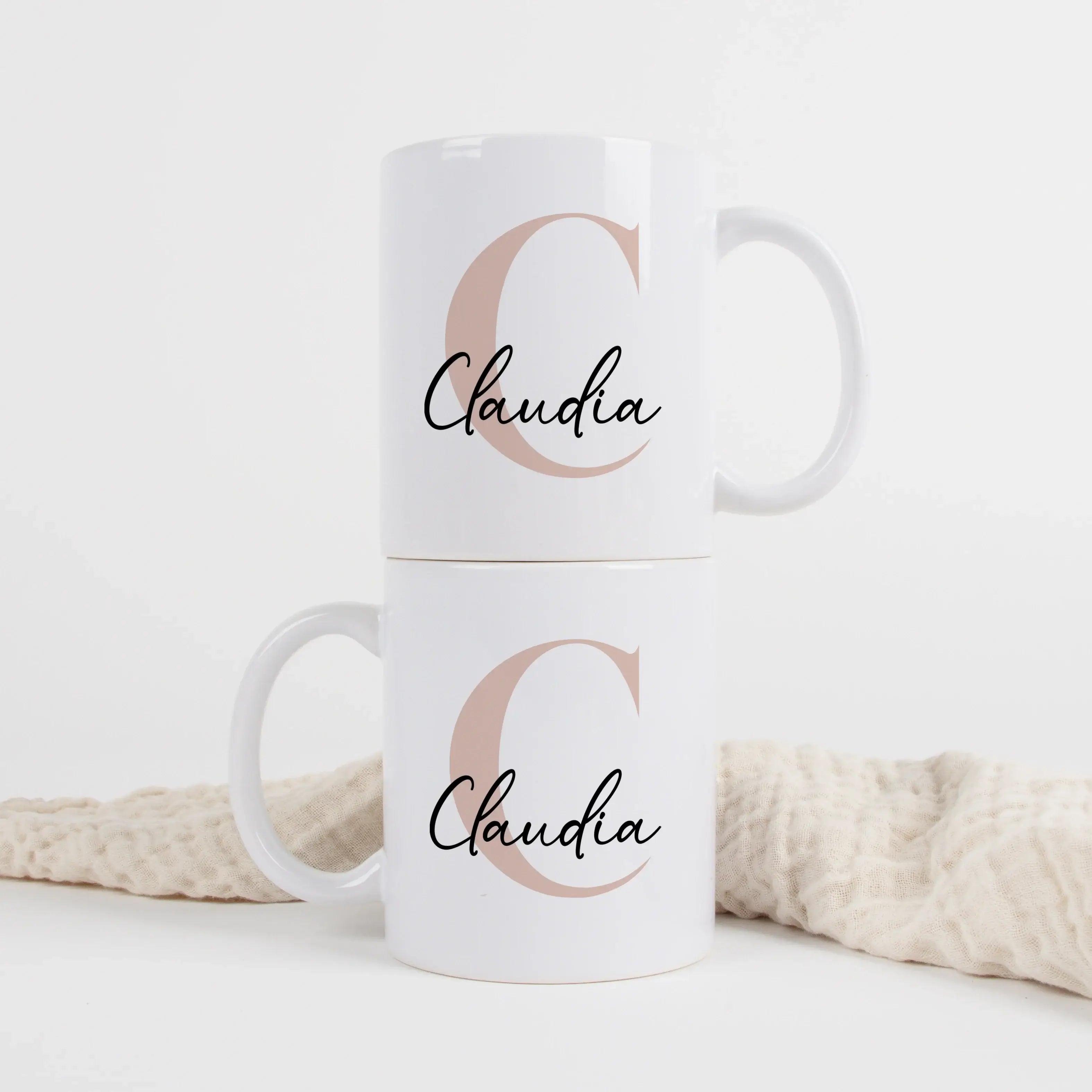 Tasse mit Namen + Initial-Keramik Tasse-famprints-Entdecke unsere Tasse mit Namen + Initial – das perfekte personalisierte Geschenk für dich oder deine Liebsten! Diese hochwertige Tasse bietet dir die Möglichkeit, sie mit deinem Wunsch-Initial und Namen i