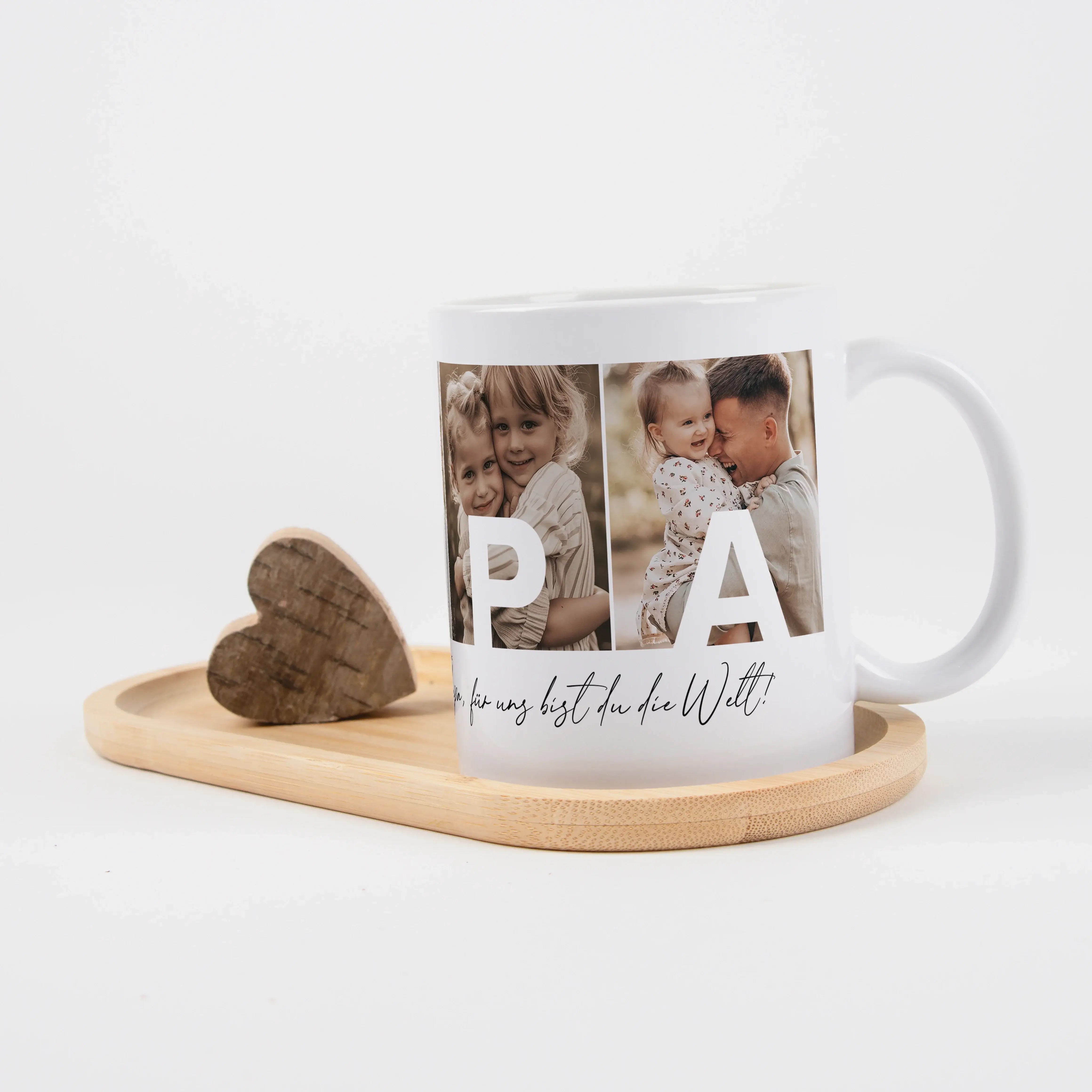 Fototasse Papa + Text-Keramik Tasse-famprints-Die Fototasse Papa + Text ist eine persönliche Geschenkidee für Väter, die Erinnerungen sichtbar macht. Auf der Tasse werden vier deiner Lieblingsfotos platziert, sodass jedes Bild einen Buchstaben von Papa tr