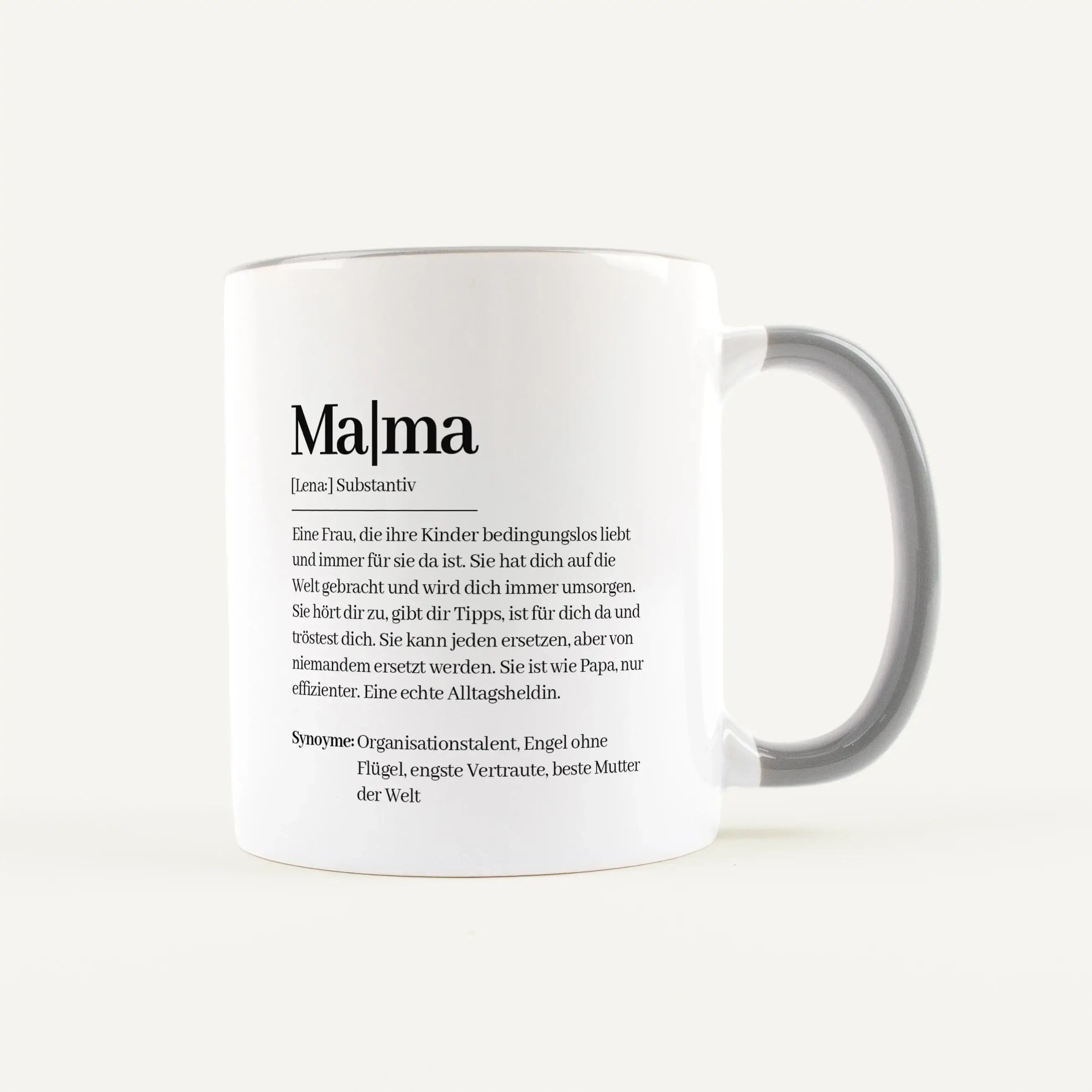 Tasse Definition Mama-Keramik Tasse-famprints-Die Tasse Definition Mama von famprints ist eine persönliche Geschenkidee für deine Mama. Das Design im Duden Stil verbindet eine liebevolle Mama Definition mit einem schlichten, zeitlosen Look und macht aus e