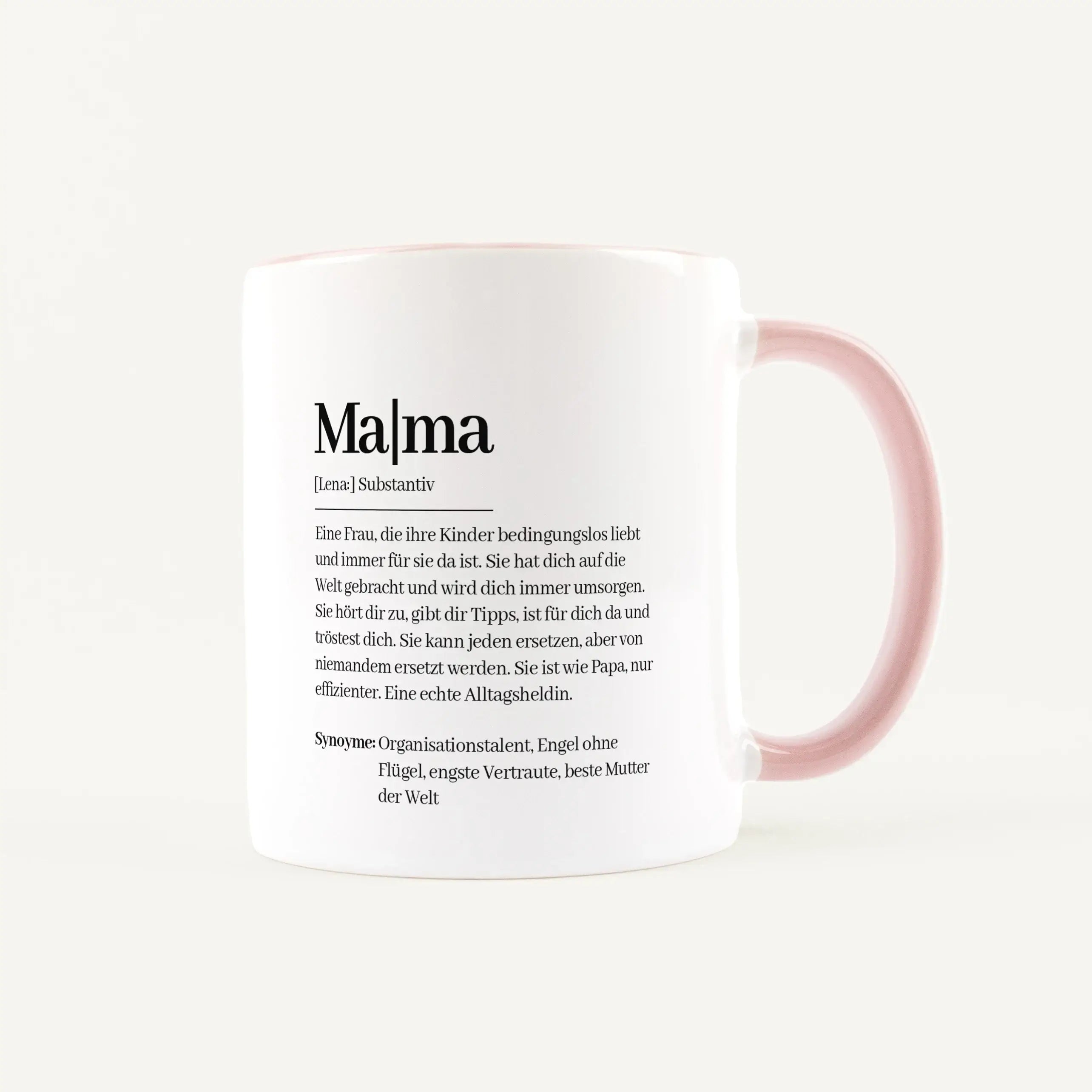 Tasse Definition Mama-Keramik Tasse-famprints-Die Tasse Definition Mama von famprints ist eine persönliche Geschenkidee für deine Mama. Das Design im Duden Stil verbindet eine liebevolle Mama Definition mit einem schlichten, zeitlosen Look und macht aus e