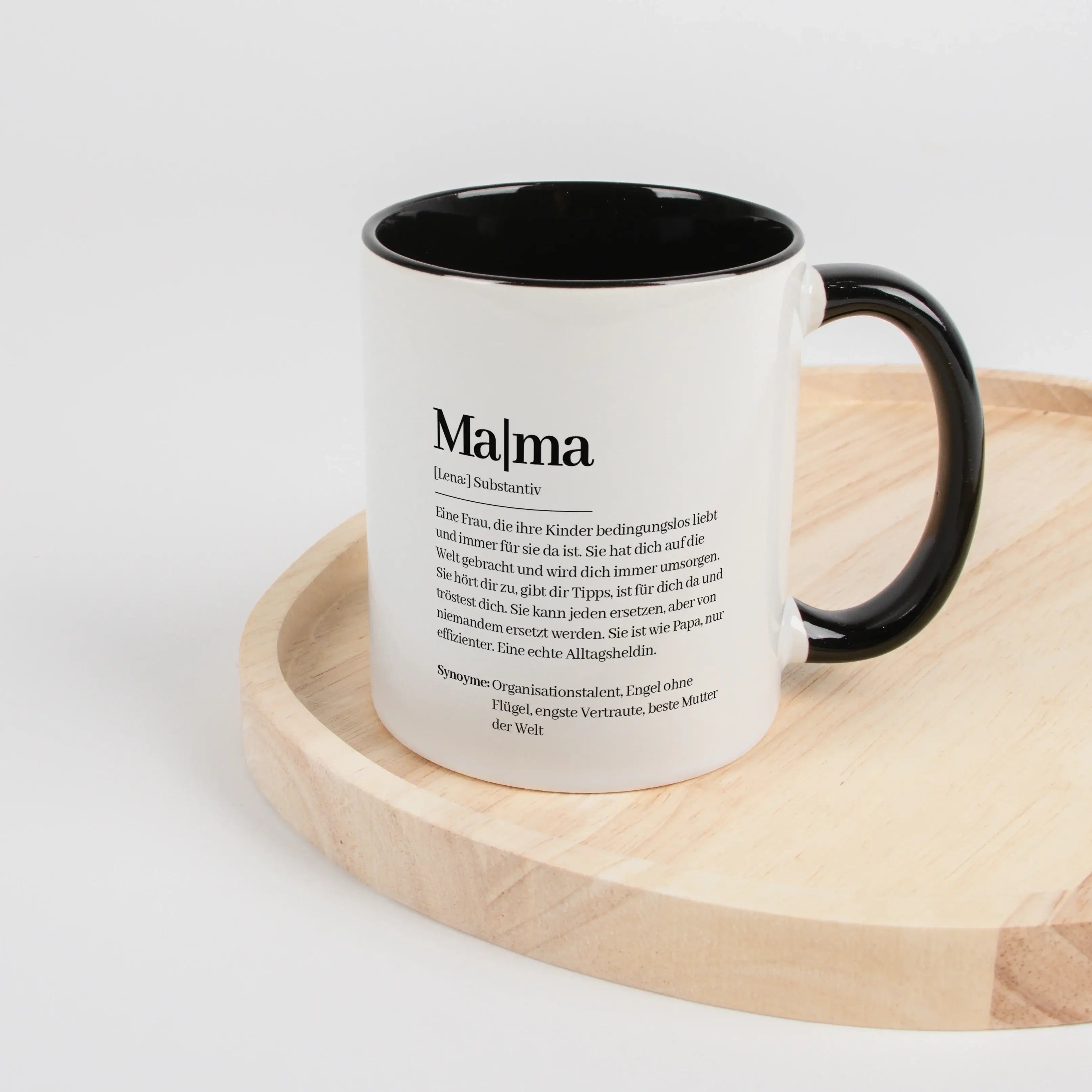 Tasse Definition Mama-Keramik Tasse-famprints-Die Tasse Definition Mama von famprints ist eine persönliche Geschenkidee für deine Mama. Das Design im Duden Stil verbindet eine liebevolle Mama Definition mit einem schlichten, zeitlosen Look und macht aus e