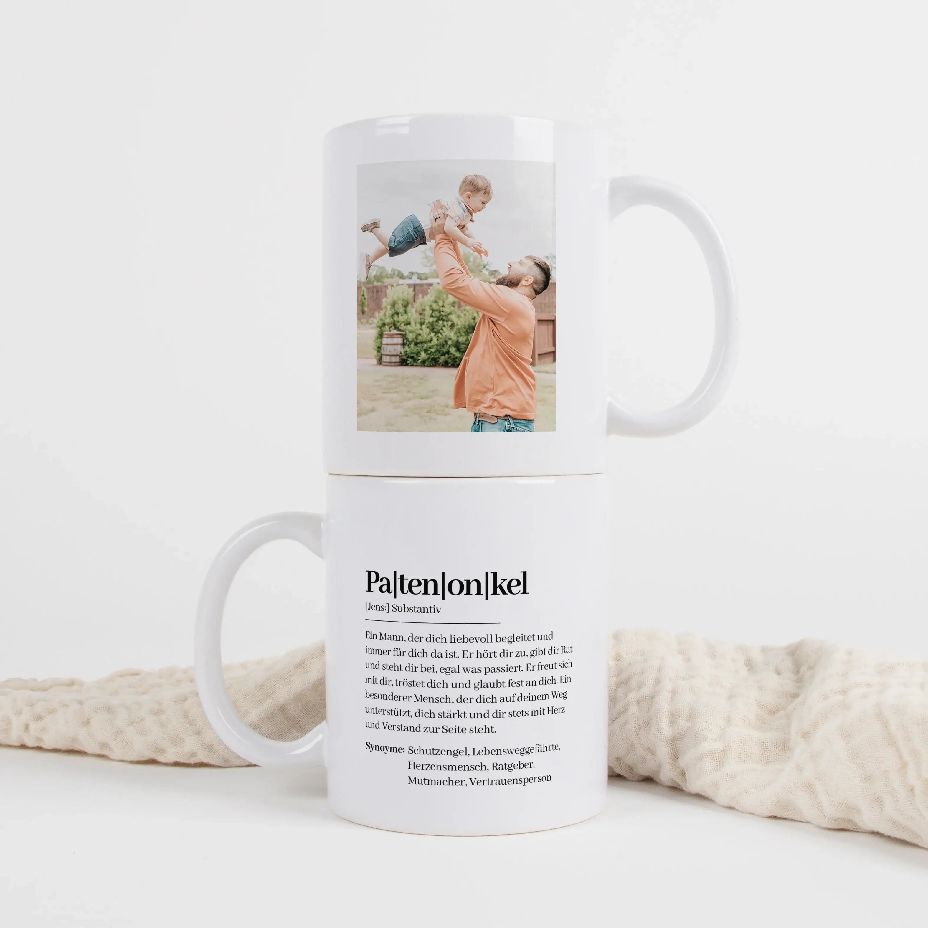 Tasse Definition Patenonkel-Keramik Tasse-famprints-Die Tasse Definition Patenonkel ist eine persönliche Geschenkidee für einen Menschen, der im Alltag, zur Taufe oder zu besonderen Momenten einfach dazugehört. Das Design im Duden Stil beschreibt deinen P