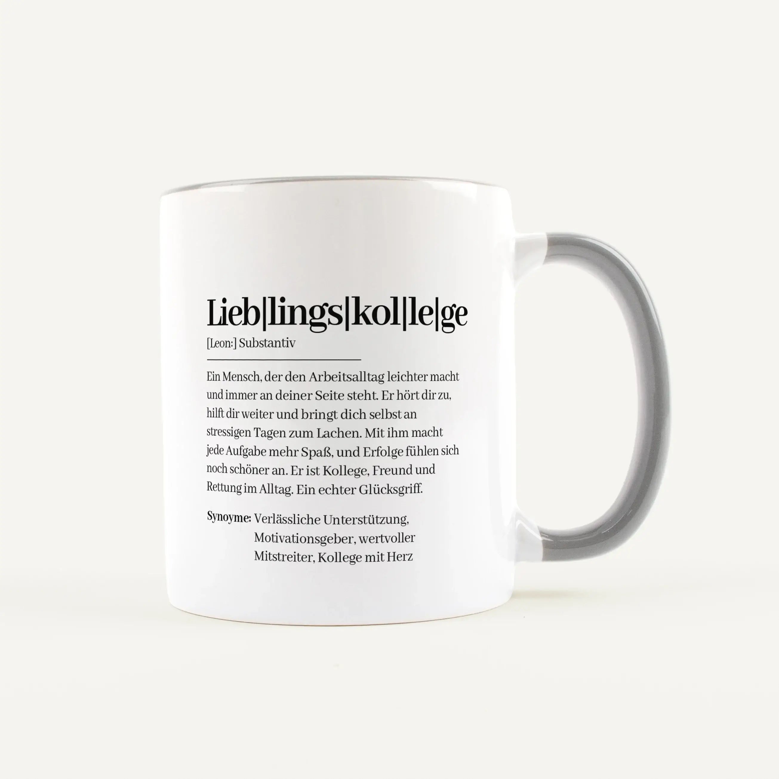 Tasse Definition Lieblingskollege-Keramik Tasse-famprints-Die Tasse Definition Lieblingskollege ist eine persönliche Geschenkidee für den Büroalltag, die Wertschätzung auf eine ehrliche und charmante Art zeigt. Im Duden Stil gestaltet, beschreibt sie den