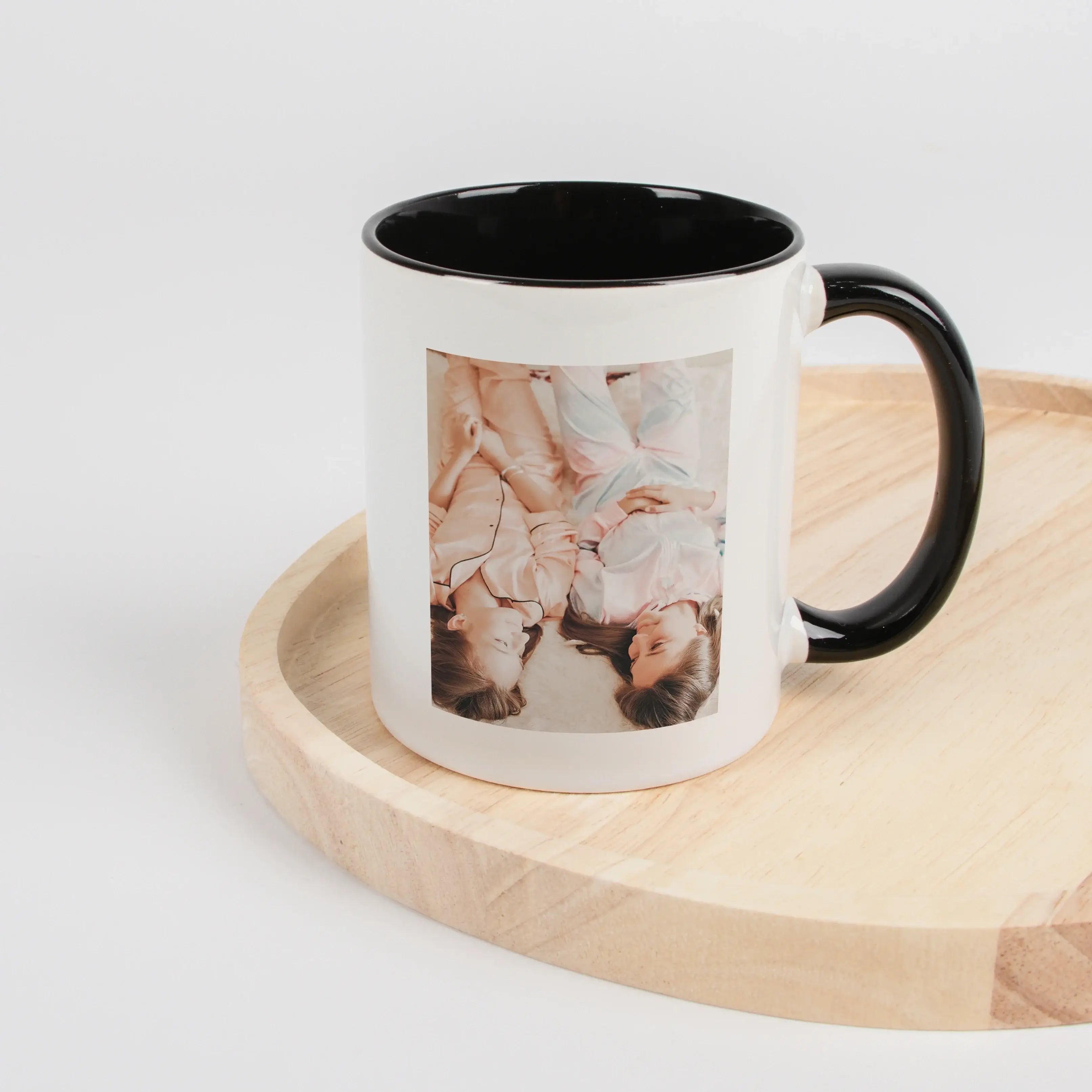 Tasse Definition Cousine-Keramik Tasse-famprints-Die Tasse Definition Cousine ist mehr als nur eine Tasse – sie ist eine kleine Liebeserklärung an einen Menschen, der Familie und Vertrautheit auf besondere Weise verbindet. Das Design im Duden Stil beschre