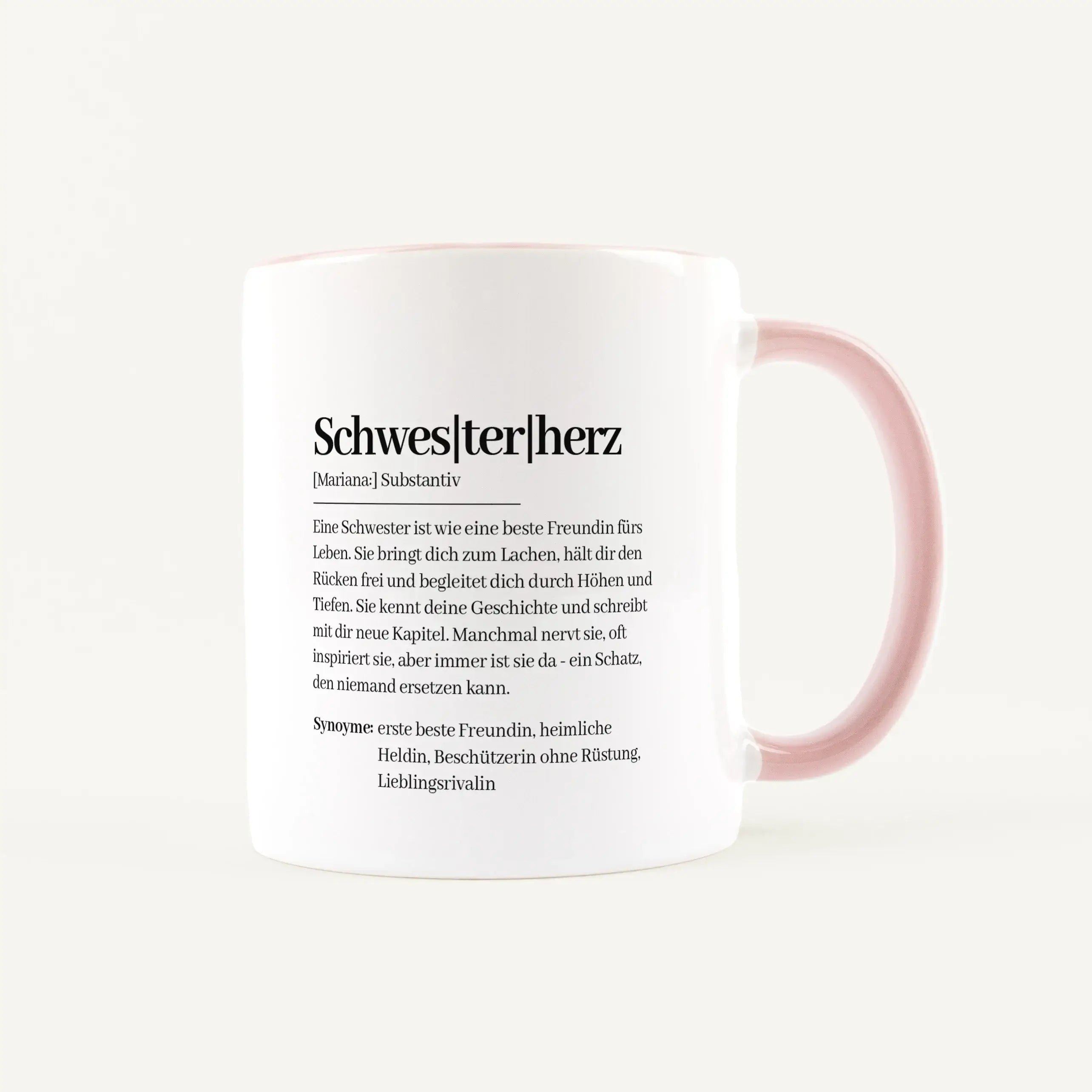Tasse Definition Schwesterherz-Keramik Tasse-famprints-Diese Tasse Definition Schwesterherz ist mehr als nur eine kleine Aufmerksamkeit im Alltag. Sie verbindet eine liebevolle Definition im Duden Stil mit deiner ganz persönlichen Gestaltung und wird so z