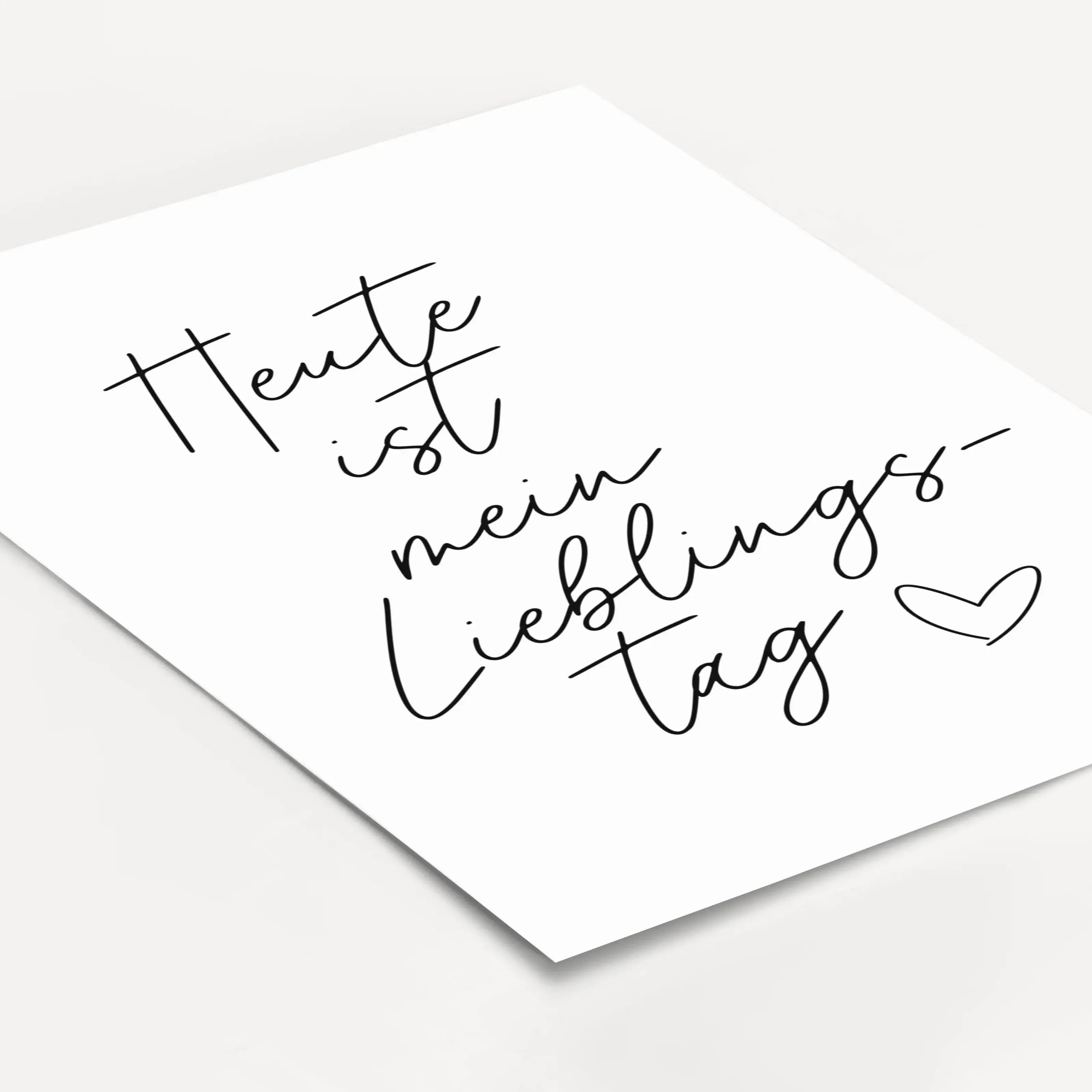 Motivationsposter 'Lieblingstag'-famprints-Poster-Gib jedem Tag die Chance dein Bester zu sein! Gesagt, getan! Auf unserem Motivationsposter 'Lieblingstag' befindet sich mit einer schwungvollen schwarzen Handschrift der Schriftzug 'Heute ist mein Liebling