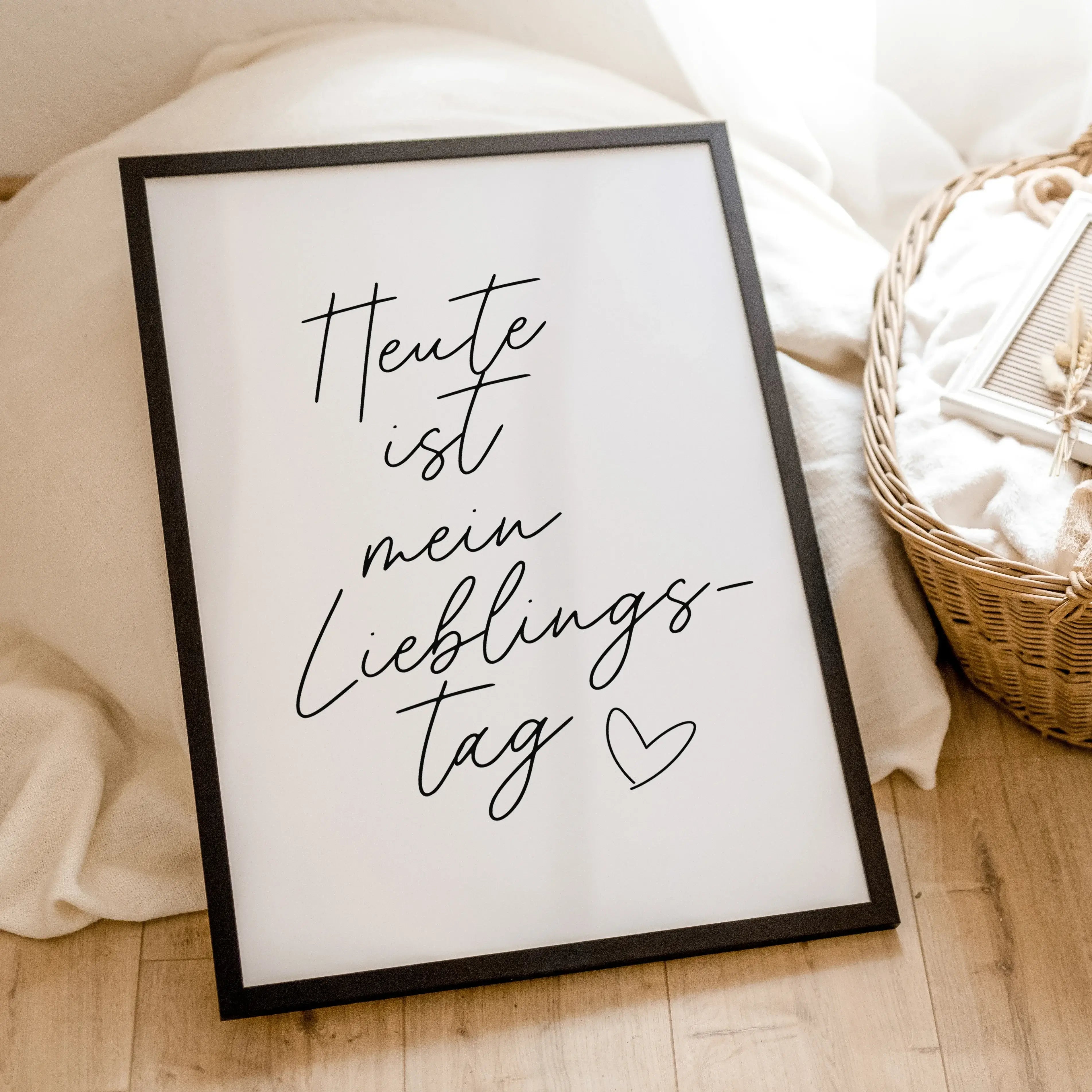 Motivationsposter 'Lieblingstag'-famprints-Poster-Gib jedem Tag die Chance dein Bester zu sein! Gesagt, getan! Auf unserem Motivationsposter 'Lieblingstag' befindet sich mit einer schwungvollen schwarzen Handschrift der Schriftzug 'Heute ist mein Liebling