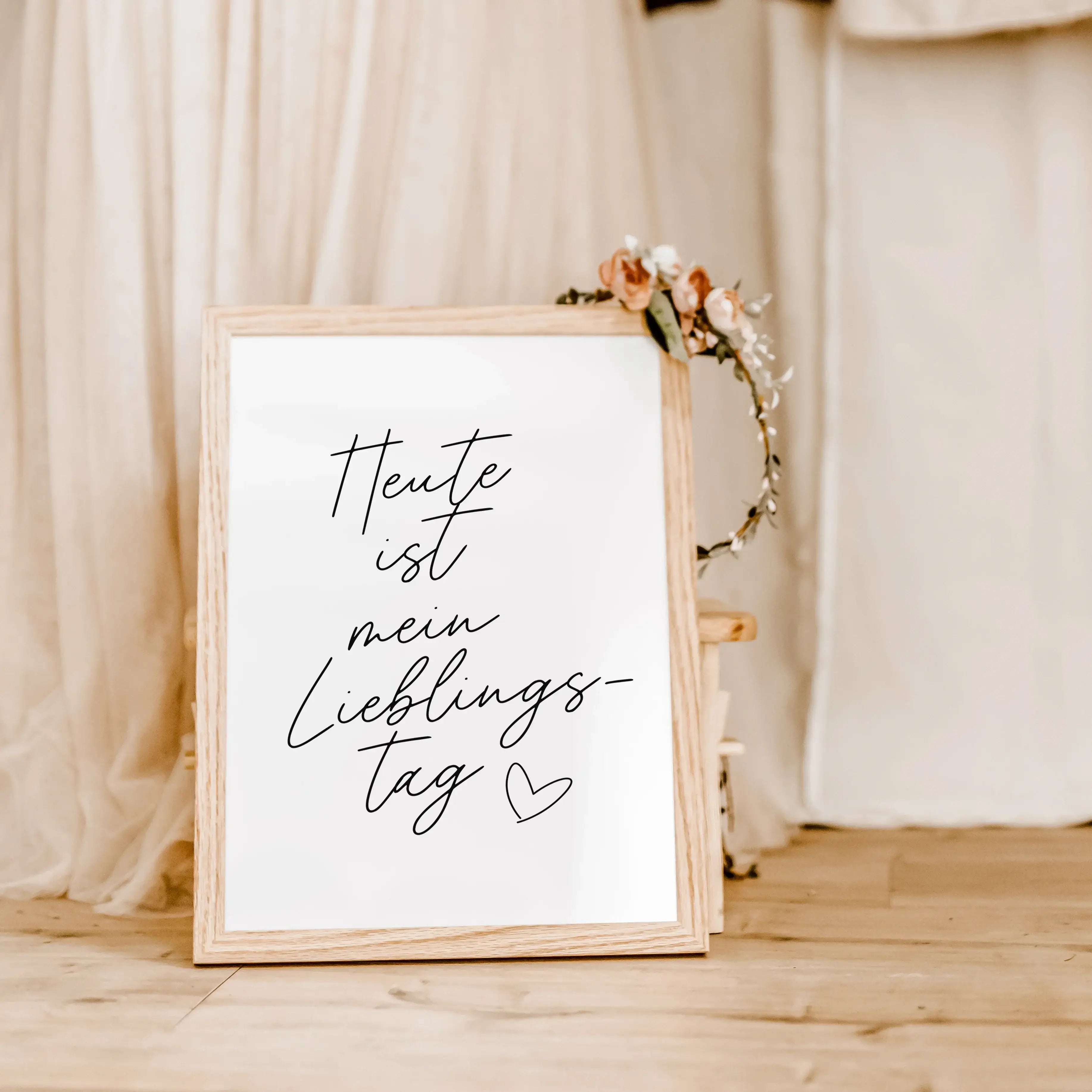 Motivationsposter 'Lieblingstag'-famprints-Poster-Gib jedem Tag die Chance dein Bester zu sein! Gesagt, getan! Auf unserem Motivationsposter 'Lieblingstag' befindet sich mit einer schwungvollen schwarzen Handschrift der Schriftzug 'Heute ist mein Liebling