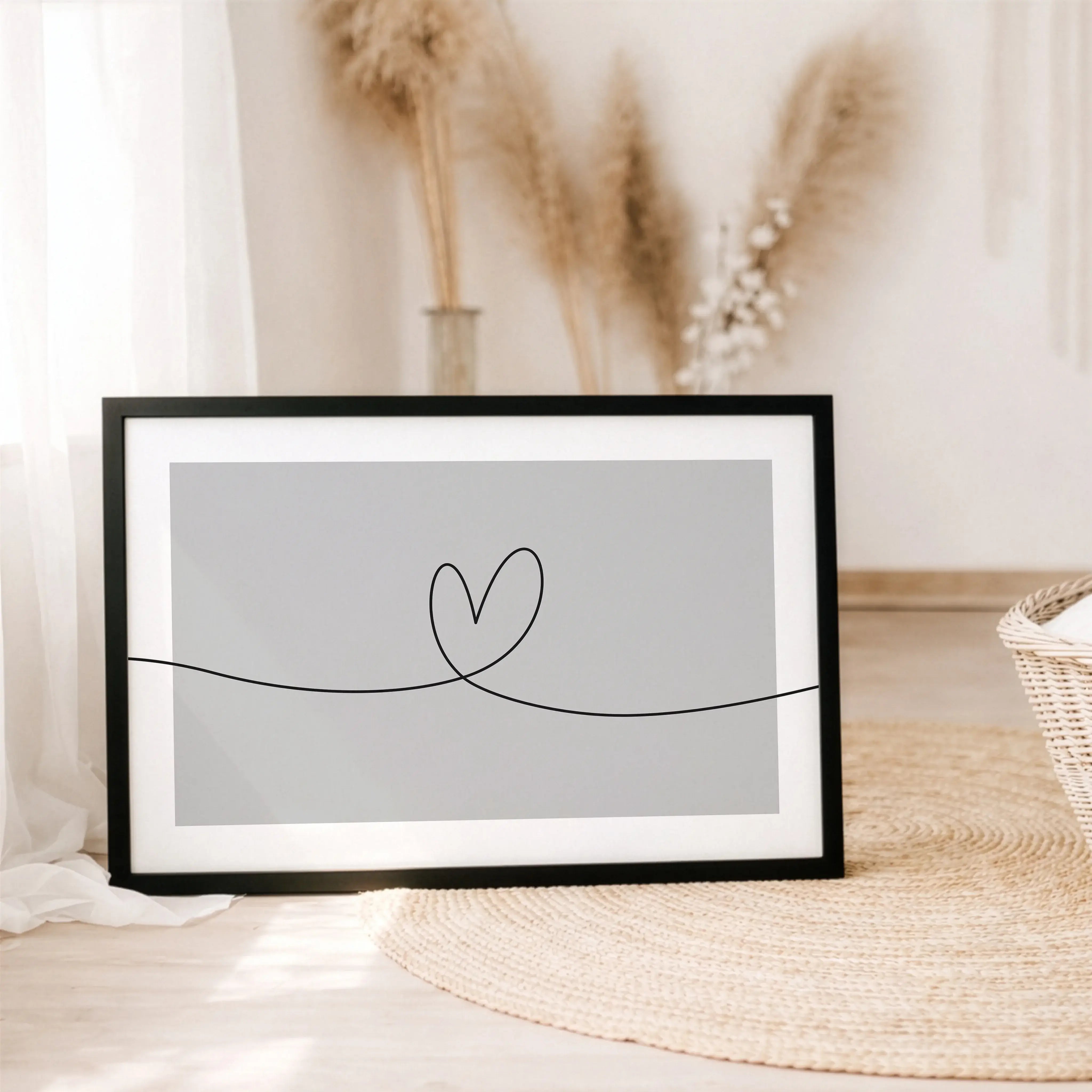 Herzlinie Poster No2-Poster-famprints-Das Herzlinie Poster No2 ist ein modernes Line Art Poster mit klarer Linienführung. Eine schwarze, durchgehende Linie verläuft von links nach rechts über das gesamte Motiv und formt in der Mitte eine schlichte Herzkon