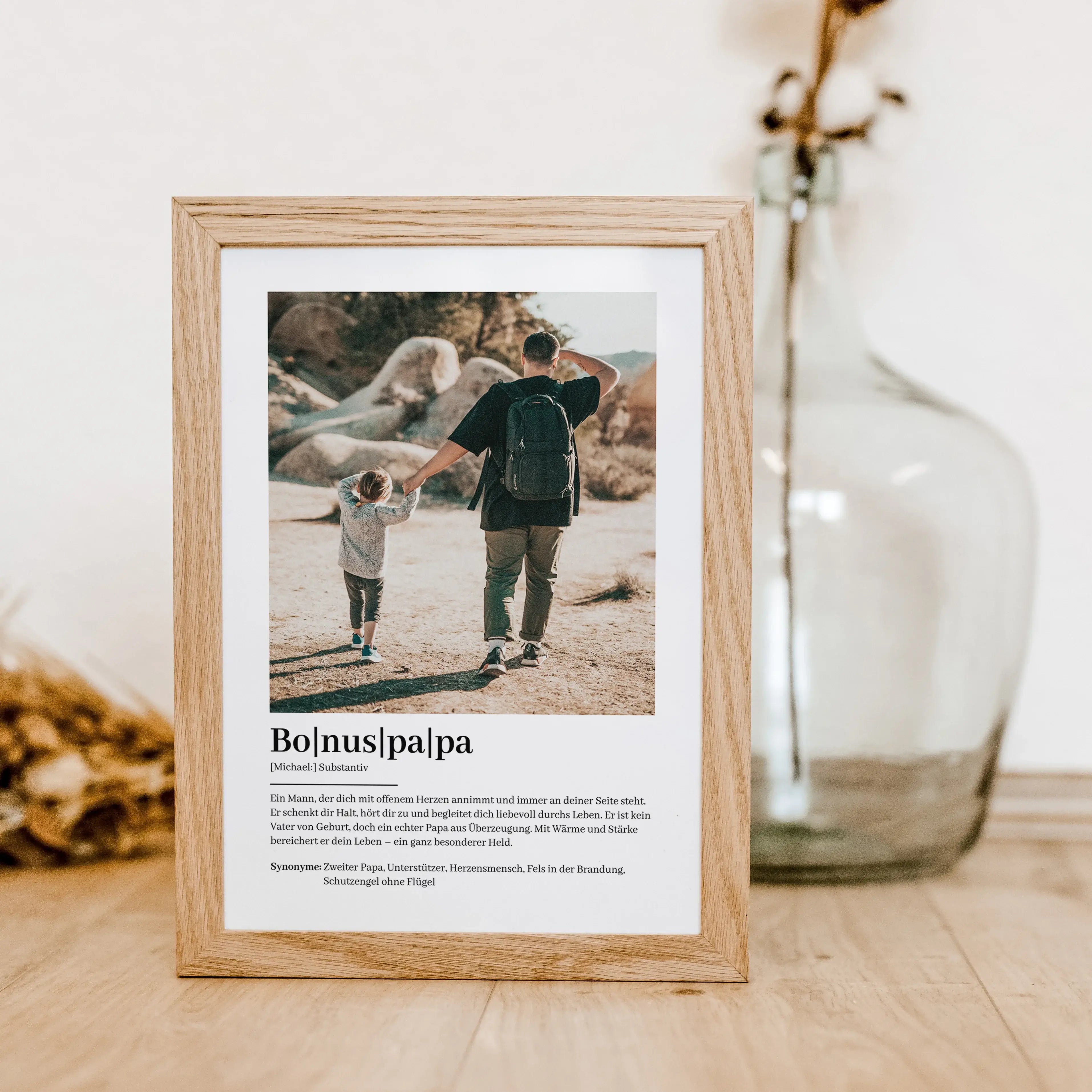 Bonuspapa Definition Poster mit Foto-famprints-Personalisiertes Poster-Suchst du ein einzigartiges Geschenk für deinen Bonuspapa? Unser Bonuspapa Definition Poster mit Foto ist eine liebevolle Art, deinem Bonuspapa zu zeigen, wie besonders er für dich ist