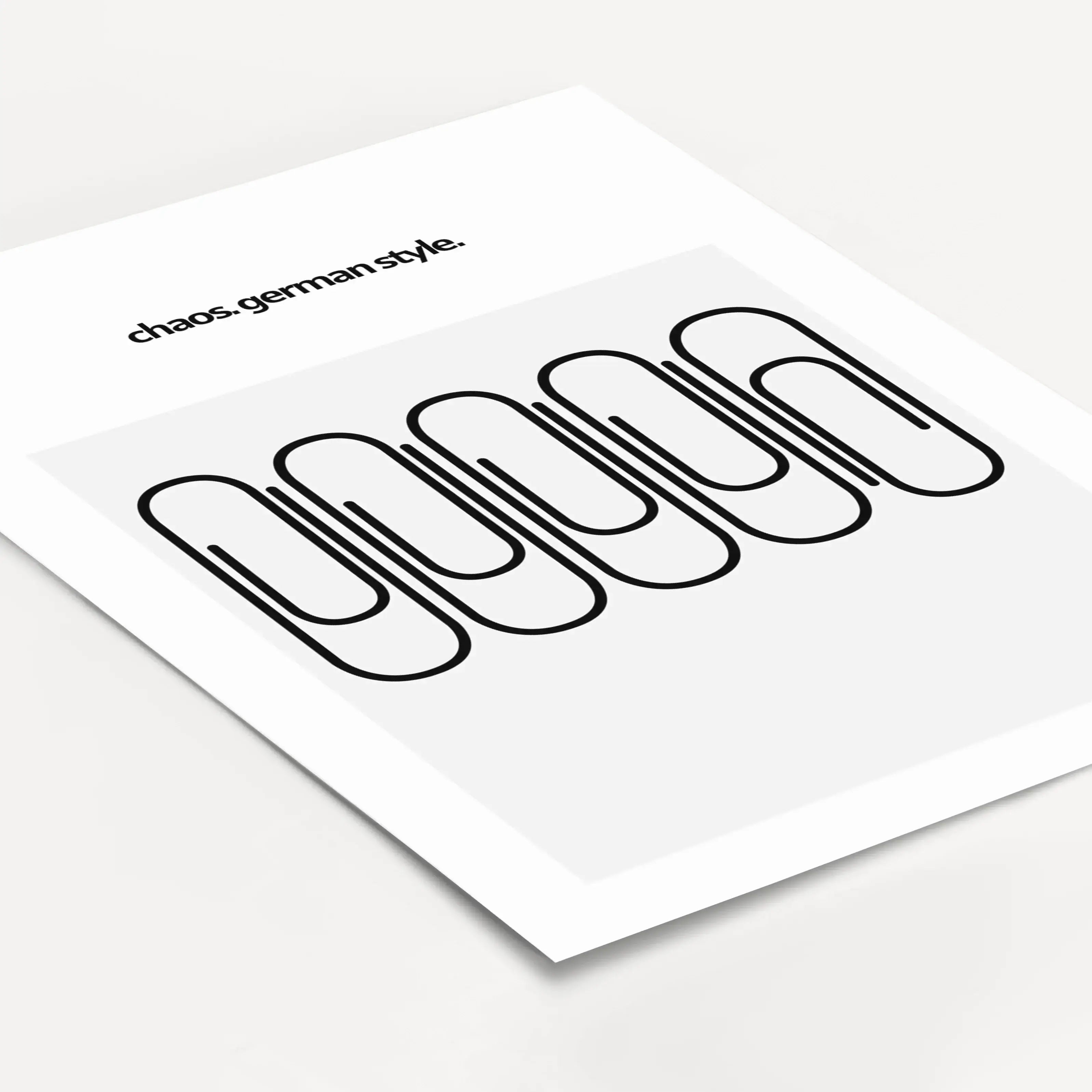 Chaos German Style Poster-famprints-Poster-Das 'Chaos German Style' Poster beschreibt die typische deutsche Unordnung! Auf dem Poster findest du 5 Büroklammern. Eine der Büroklammer zeigt nicht in die gleiche Richtung wie die Anderen. Somit ist das Chaos