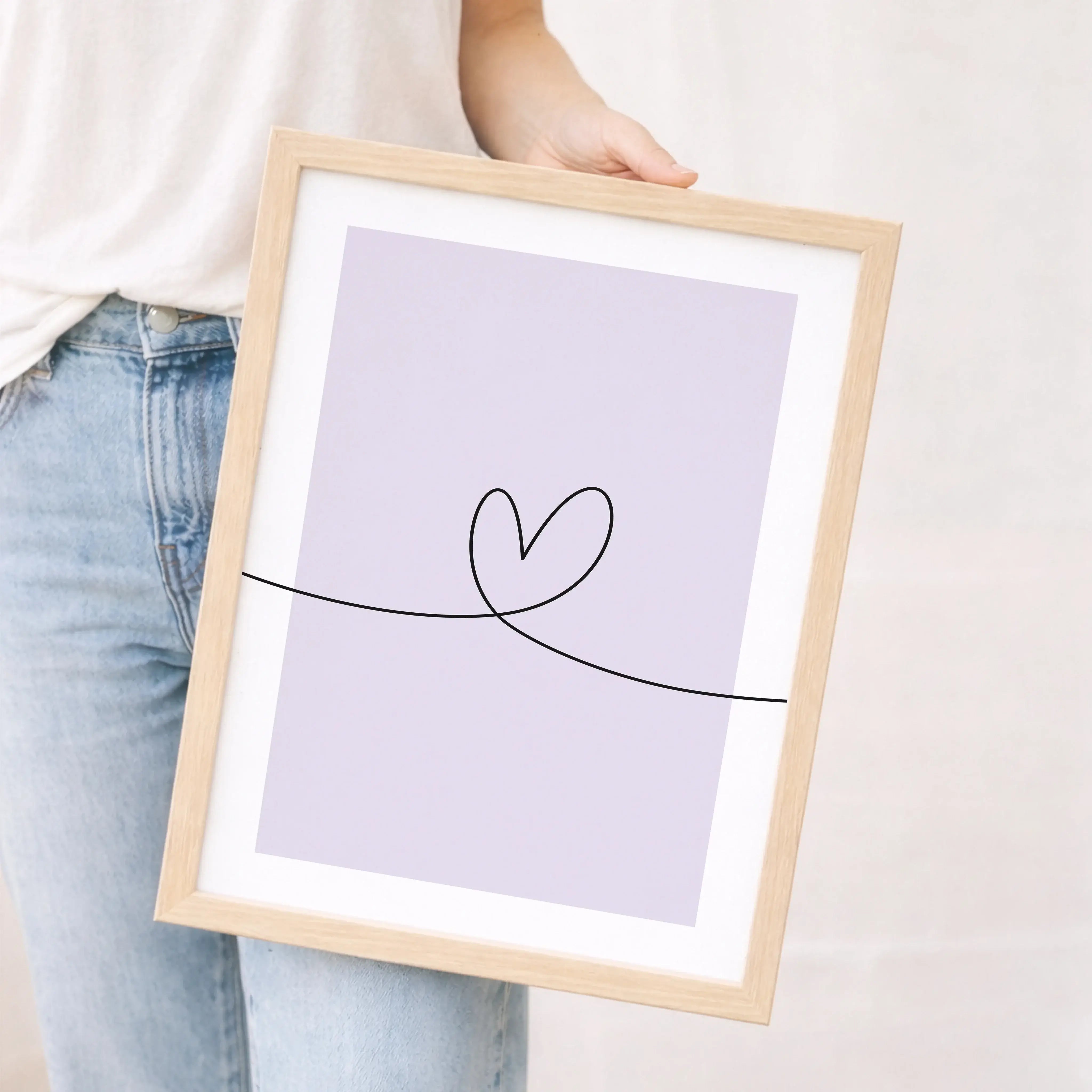 Herzlinie Poster No1-Poster-famprints-Das Herzlinie Poster No1 von famprints ist ein modernes Wandbild für alle, die klare Formen und echte Gefühle lieben. Die feine Herzlinie zieht sich als ruhige Line Art über das gesamte Poster und verbindet Minimalism