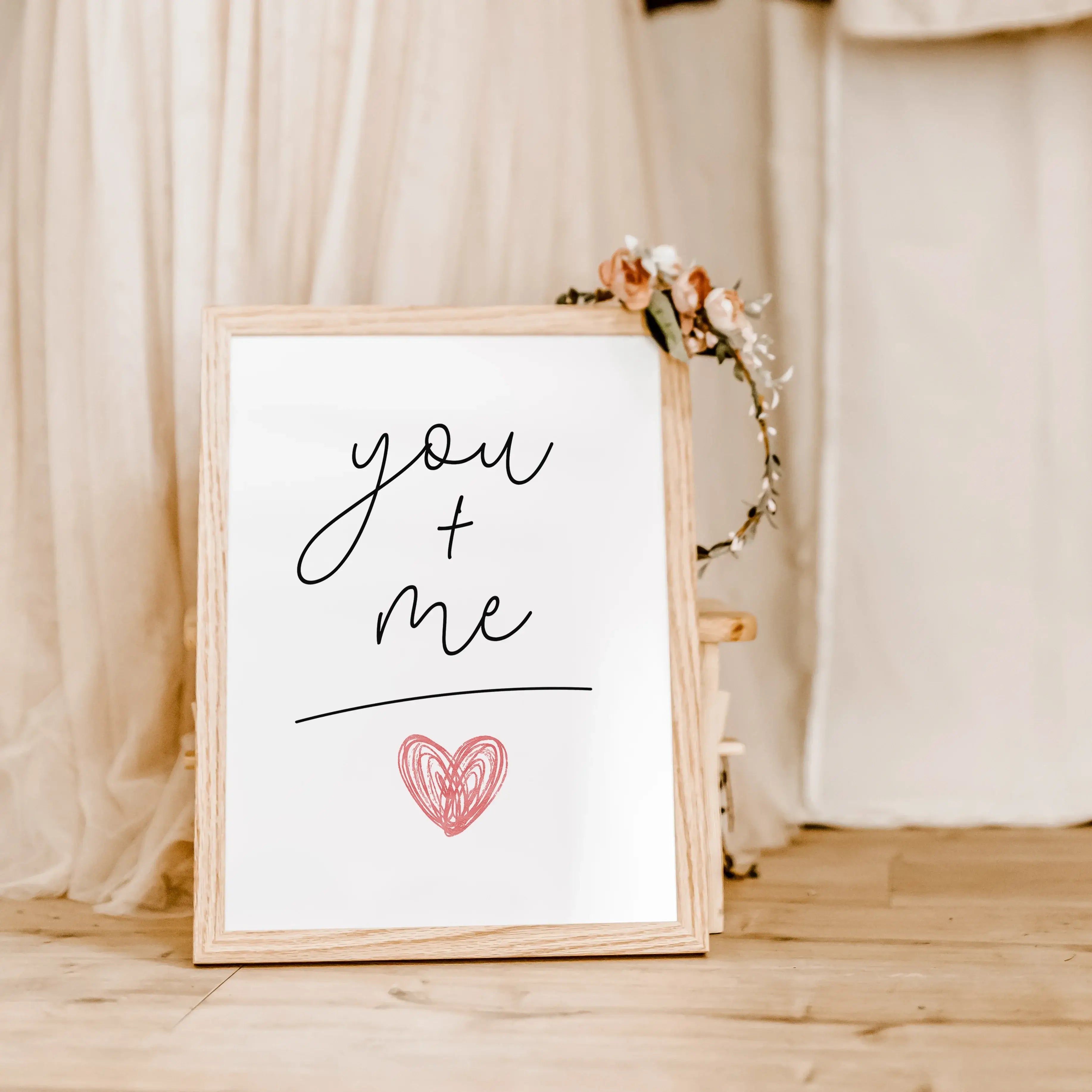 Poster 'You and me'-famprints-Poster-Auf dem 'you and me' Poster findest du in schwarzer Handschrift den Schriftzug 'you+me' mit einem handgemalten Herz. Du und ich ergibt Liebe lautet die Gleichung! Das minimalistische Paar Poster erhältst du bei uns in