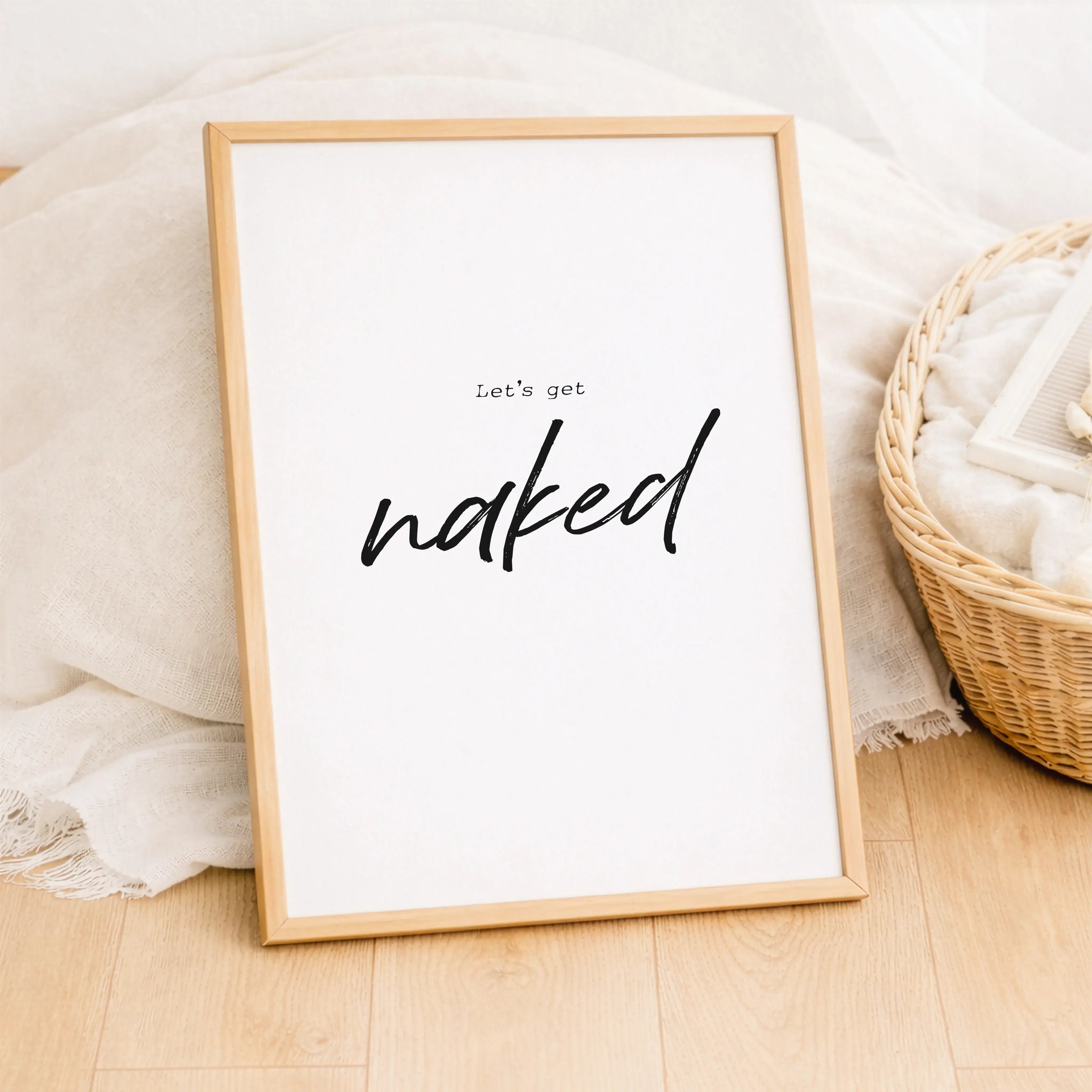 Poster 'lets get naked'-Poster-famprints-Das Poster „lets get naked“ ist ein moderner Hingucker für dein Badezimmer, Schlafzimmer oder Gäste-WC und bringt mit klarer Botschaft und reduziertem Design genau den richtigen Ton in deine Räume. Der minimalistis